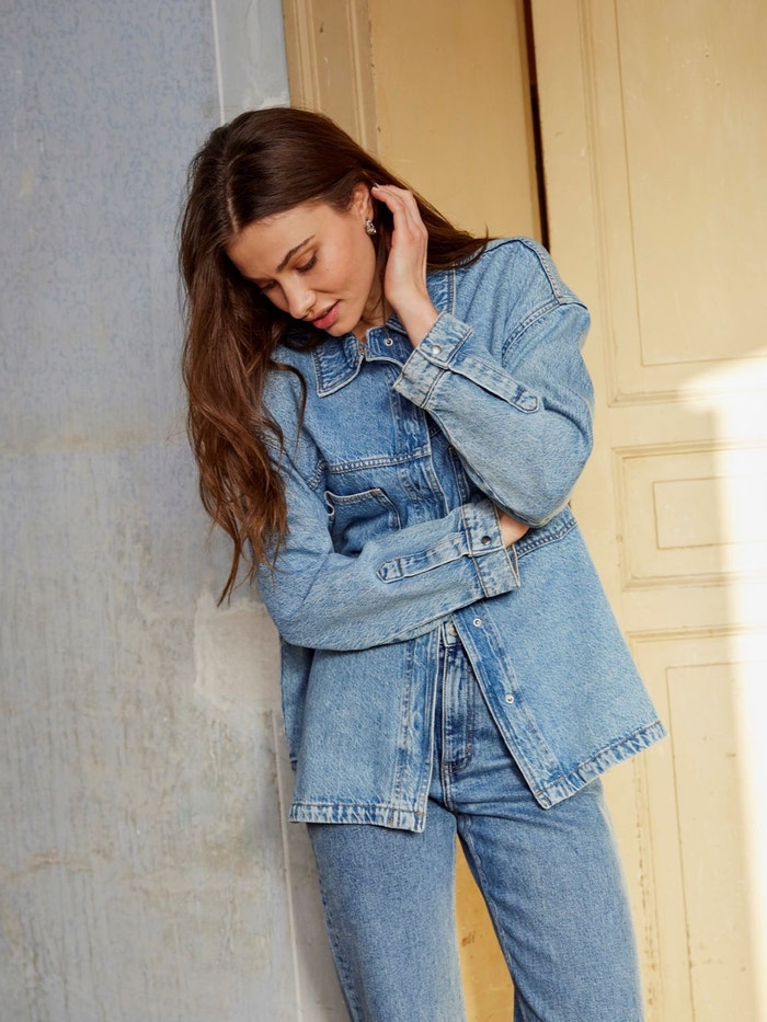 Dames Top met Strik en Mouwloze Denim Shorts Set Dames Top met Strik en Mouwloze Denim Shorts Set