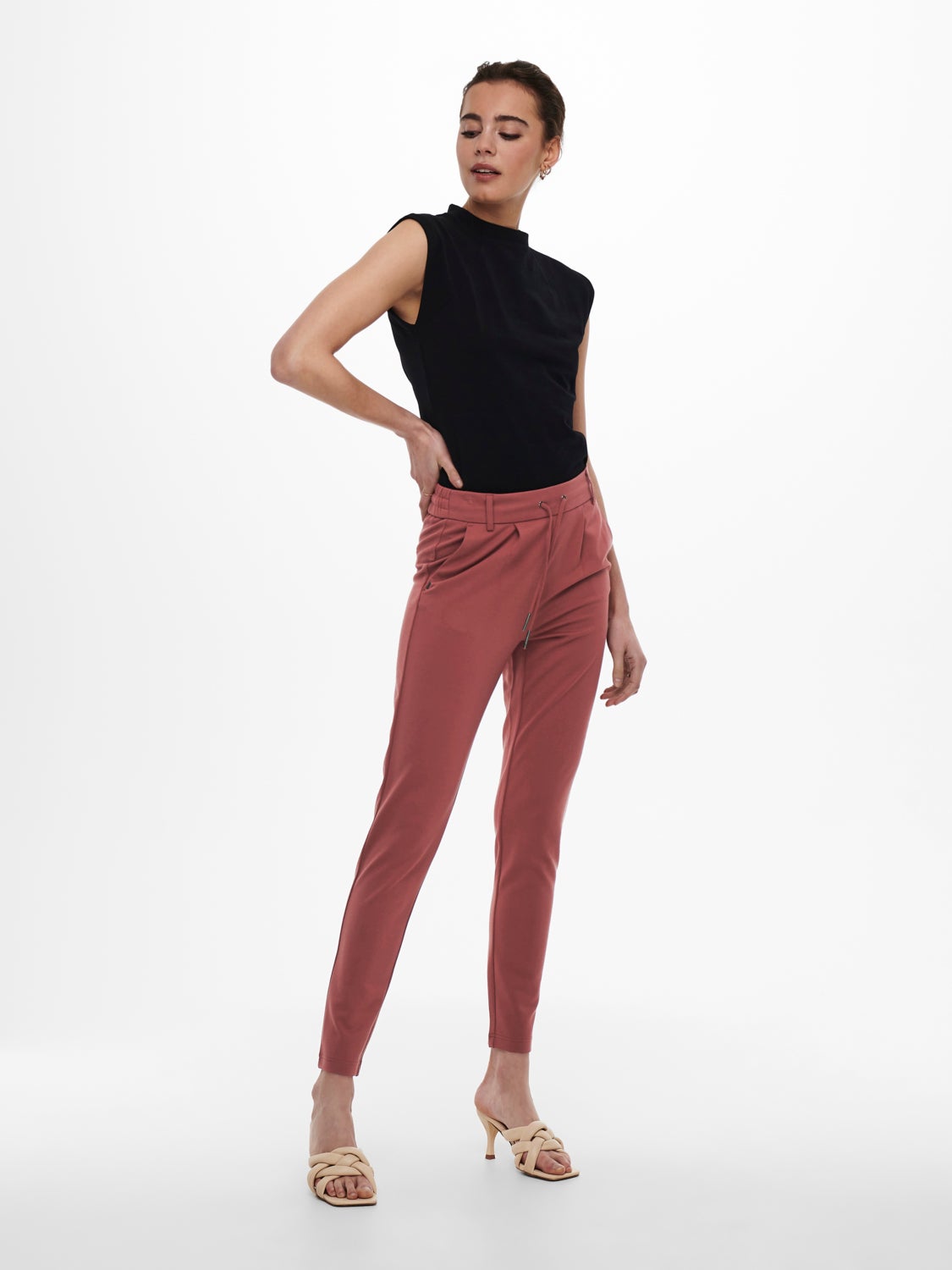 ONLPOPTRASH Mittlere Taille Normal geschnitten Hose | Dunkelrot 