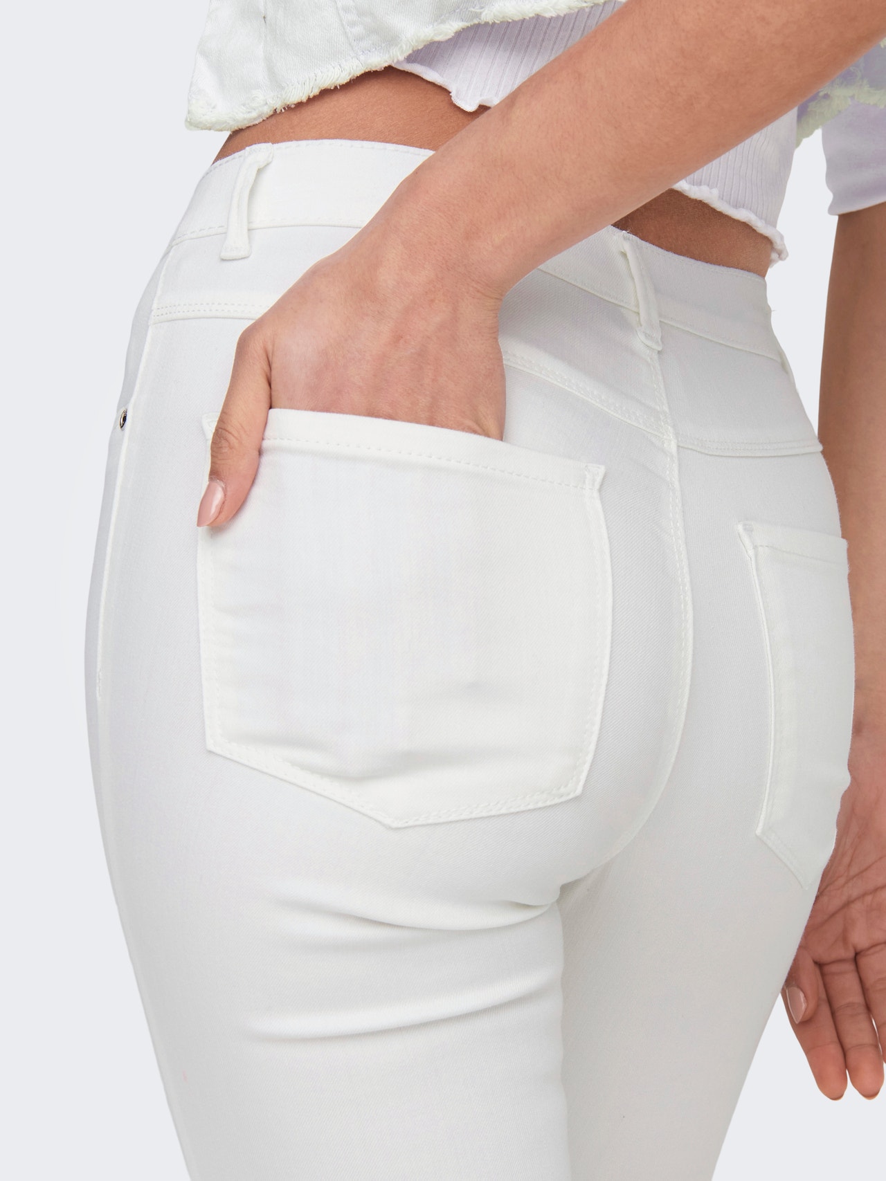 ONLY ONLRAIN Regular waist Skinny Fit Denim shorts -White - 15136463