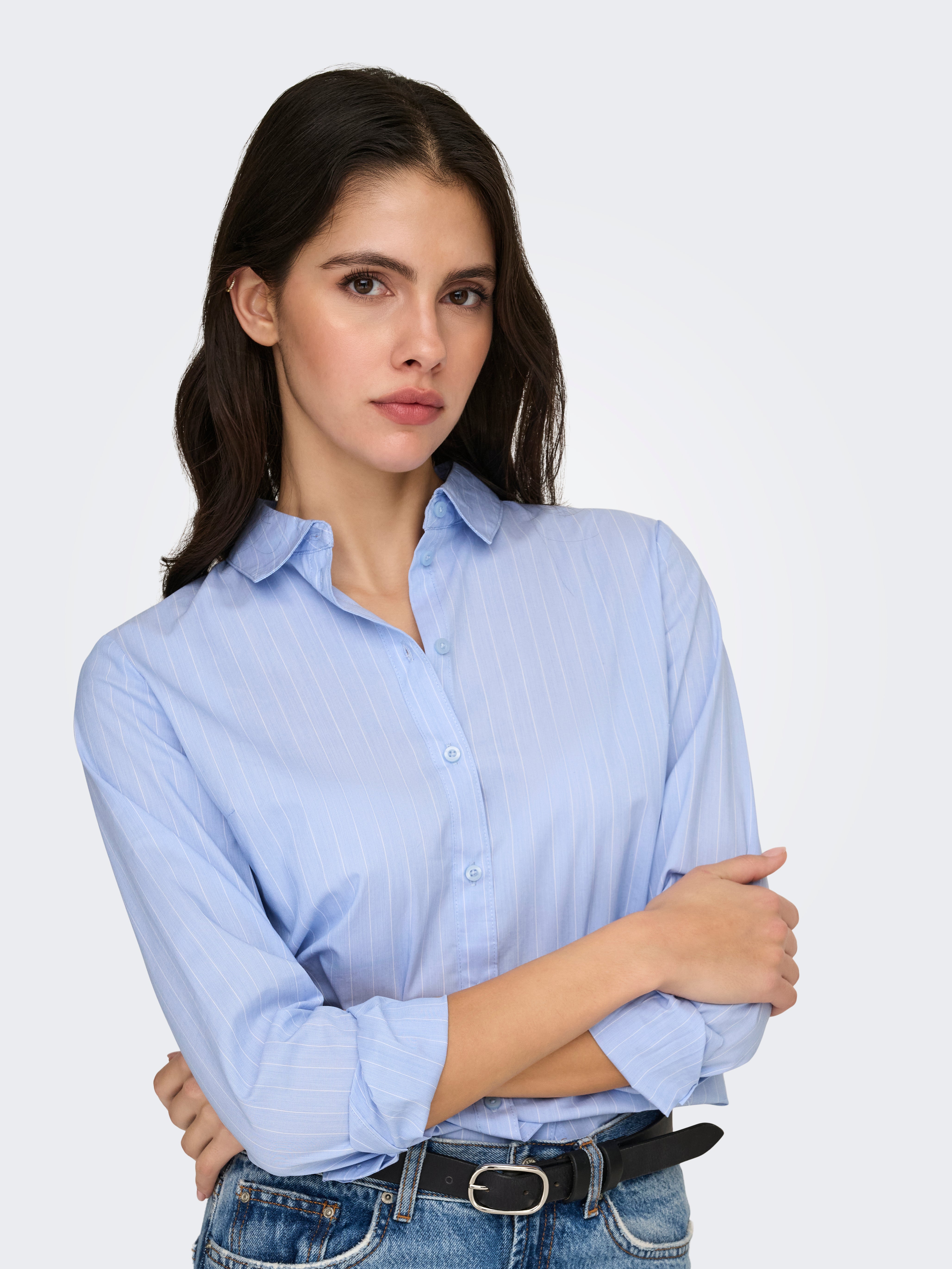 fitted collared shirt