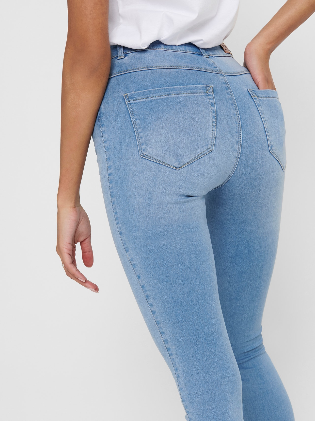 ONLY Onlroyal Hw Sk Fly Btn Gua Dk Blue Box Jeans pour femme, Noir, M / 34L ONLY Onlroyal Hw Sk Fly Btn Gua Dk Blue Box Jeans pour femme, Noir, M / 34L
