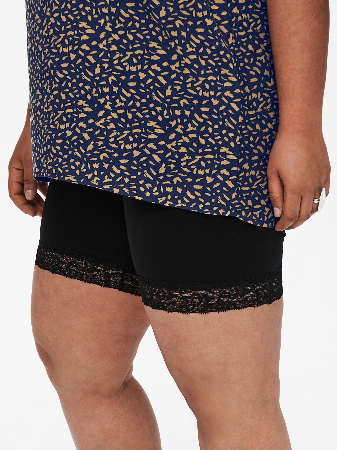 ONLY Curvy met kant gedetailleerde Shorts -Black - 15176215