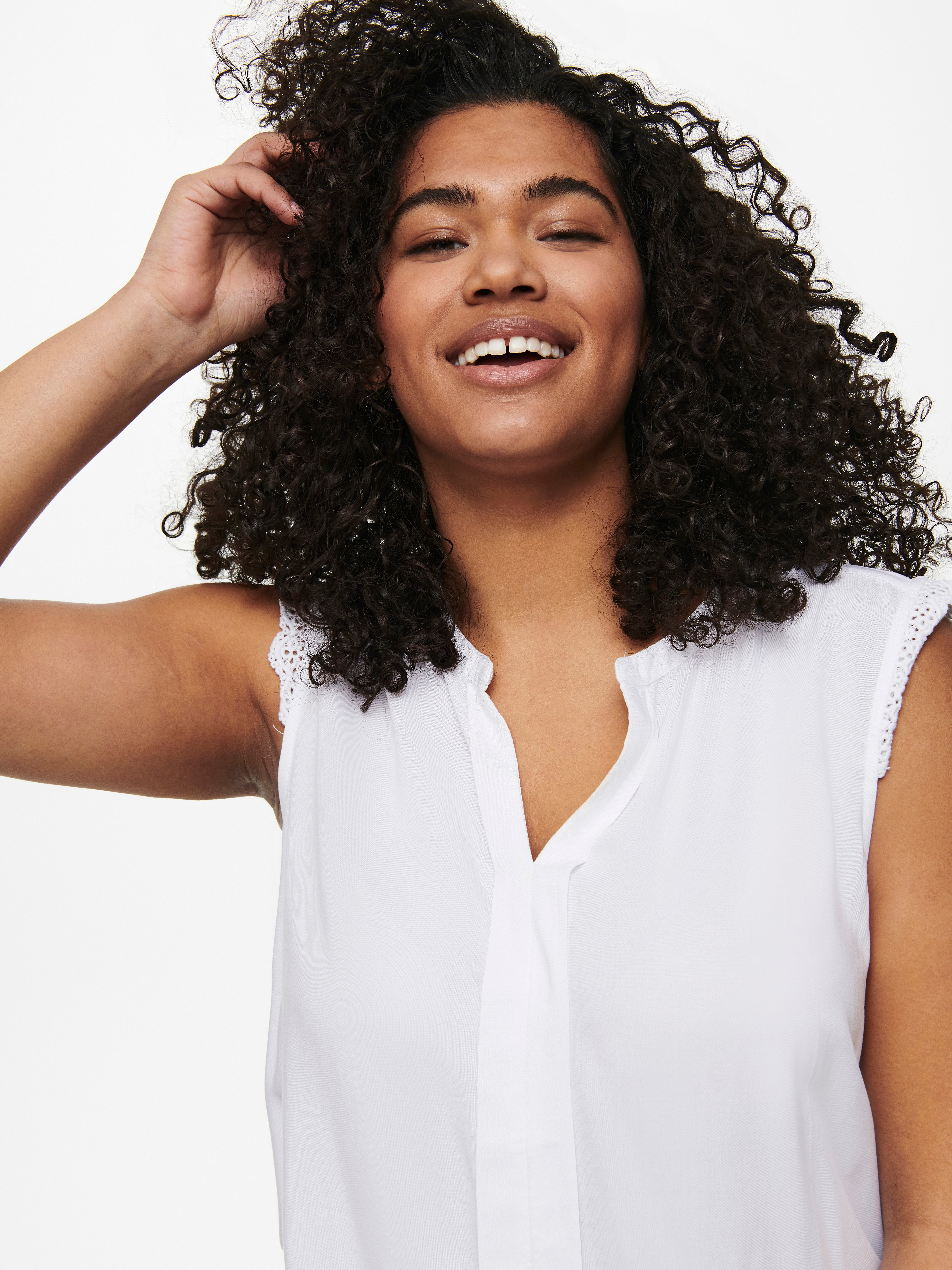 Lockeres Curvy Oberteil ohne Ärmel | Weiß | ONLY® Lockeres Curvy Oberteil ohne Ärmel | Weiß | ONLY®