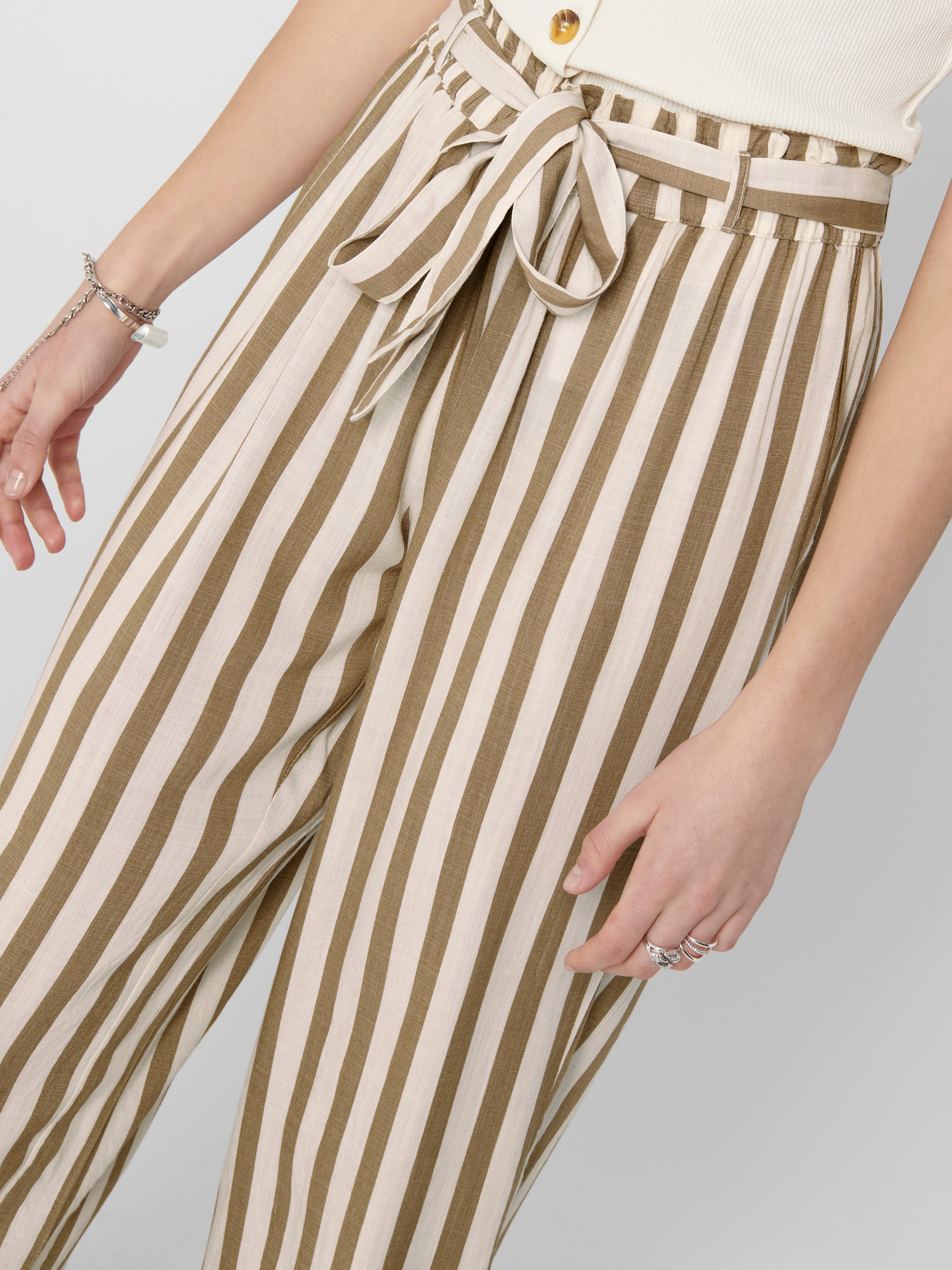 ONLASTRID Mittlere Taille Normal geschnitten Hose | Weiß | ONLY®