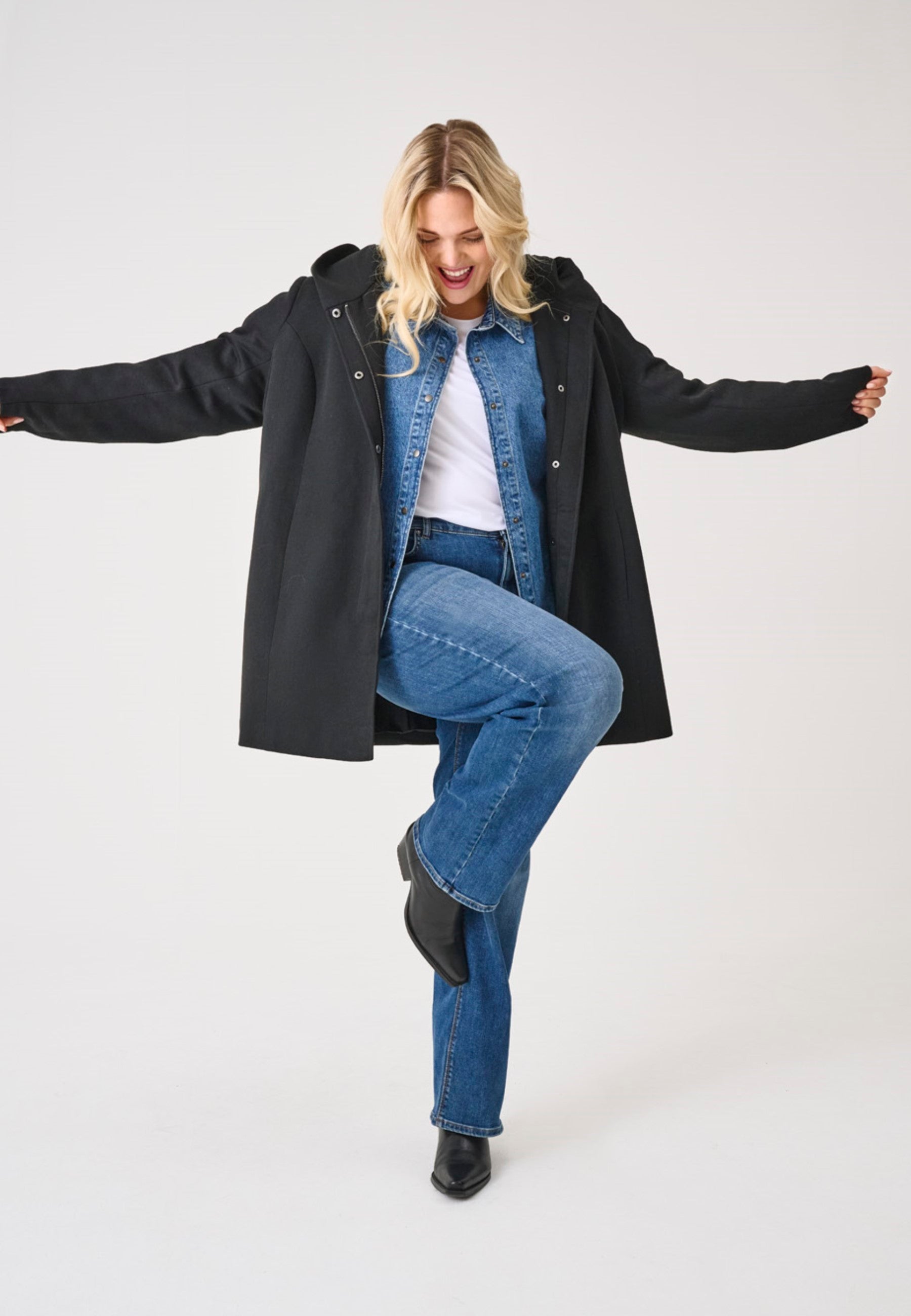 Thumbnail - Carsedona Mantel