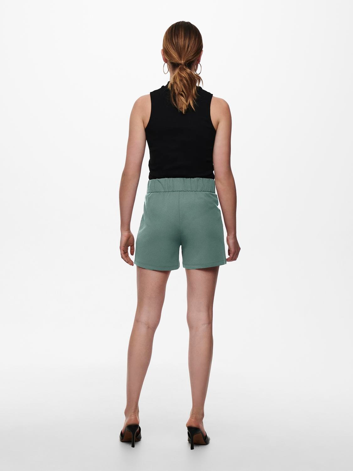 ONLY Solid colored Shorts -Chinois Green - 15203098