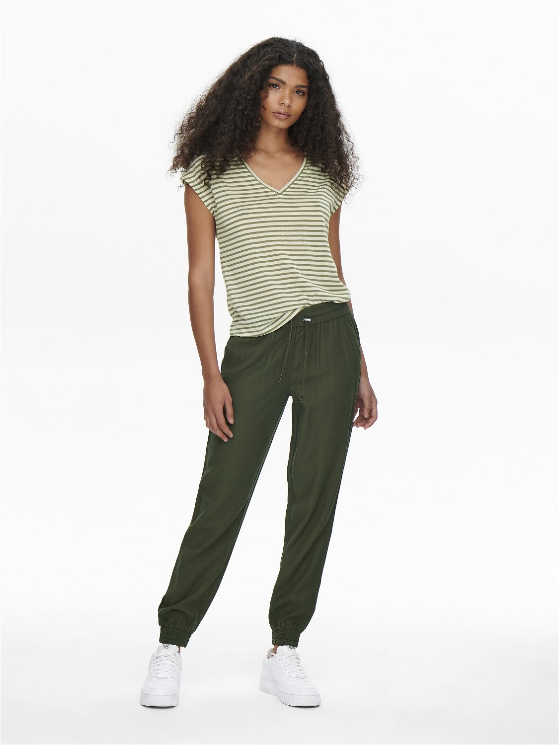 Buy Moda Rapido Women Olive Green Regular Fit Solid Cropped Joggers -  Trousers for Women 10259675 | Myntra