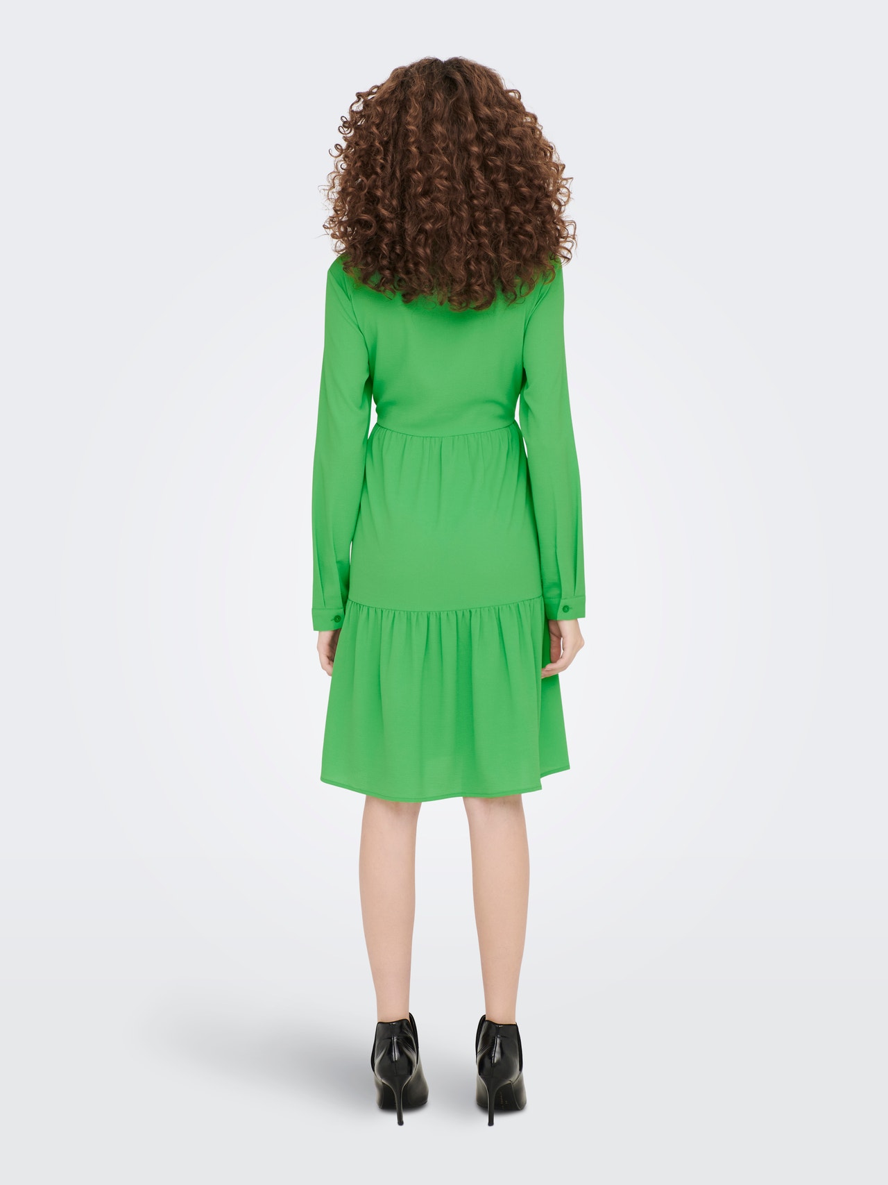 ONLY Normal geschnitten Rundhals Ärmelbündchen mit Knopf Voluminöser Armschnitt Langes Kleid -Kelly Green - 15212412
