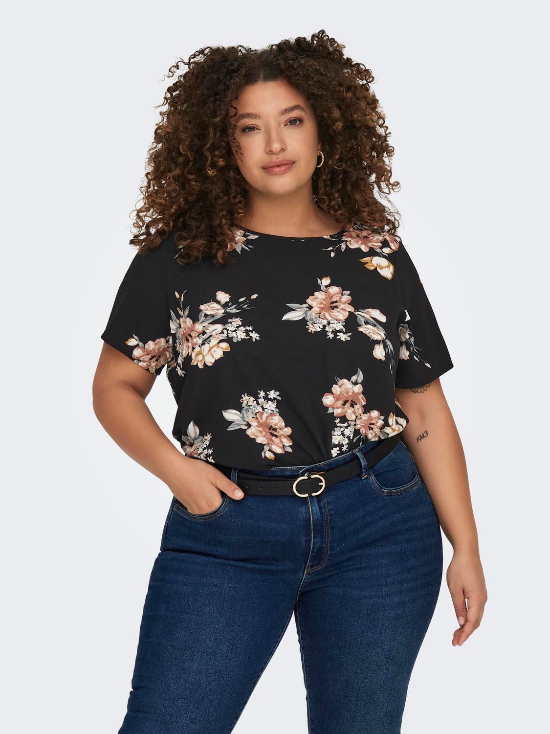 Plus size curvy top outfit