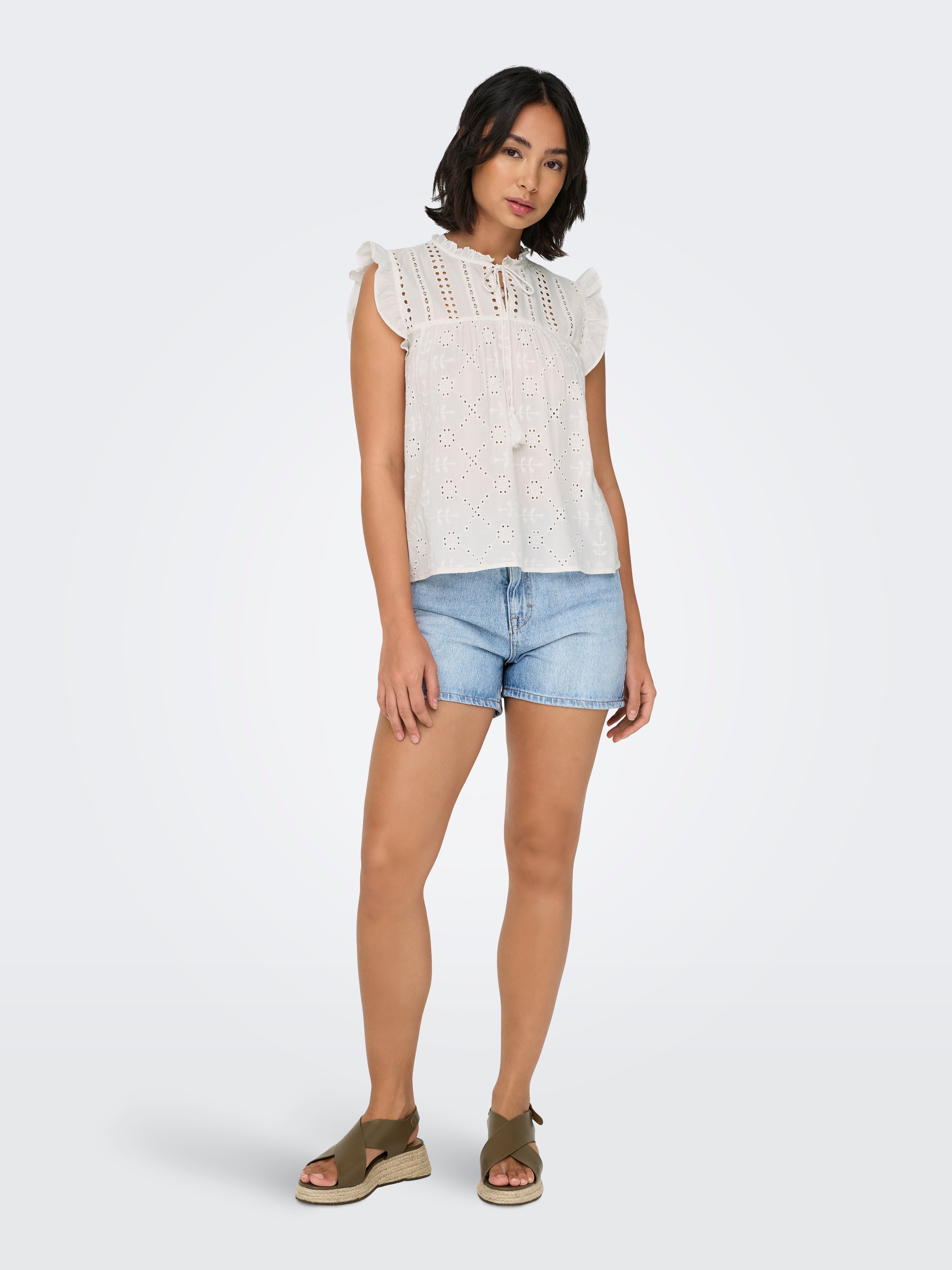 O-neck lace top