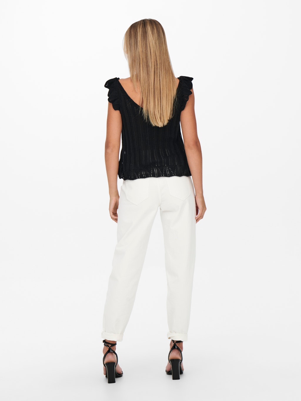 ONLTroy life highwaist carrot Straight fit jeans with 30 discount! ONLY®