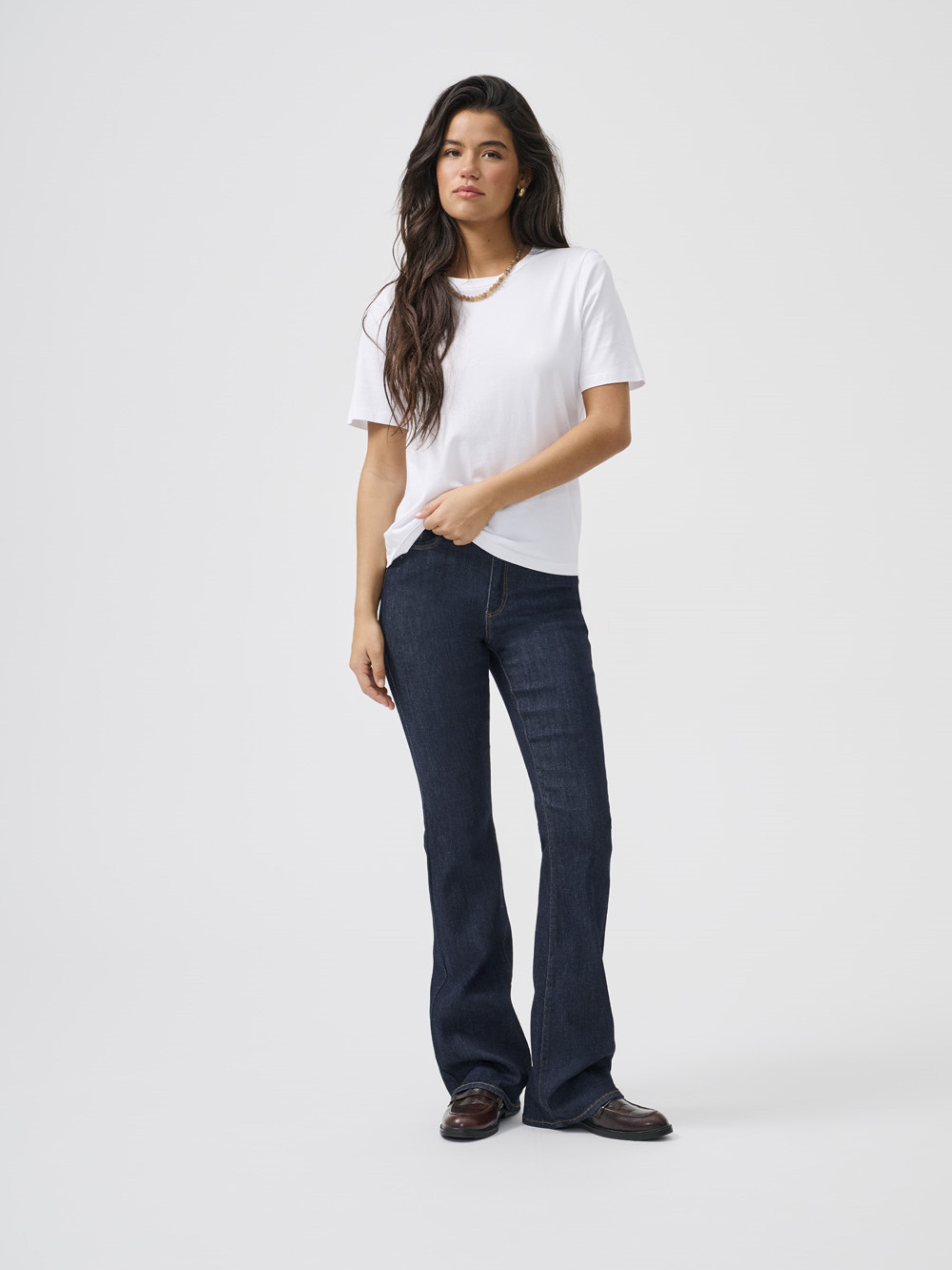 Buy Only ONLHENNI LIFE HW RETRO FLARED DNM E - C5AV Buy Only ONLHENNI LIFE HW RETRO FLARED DNM E - C5AV