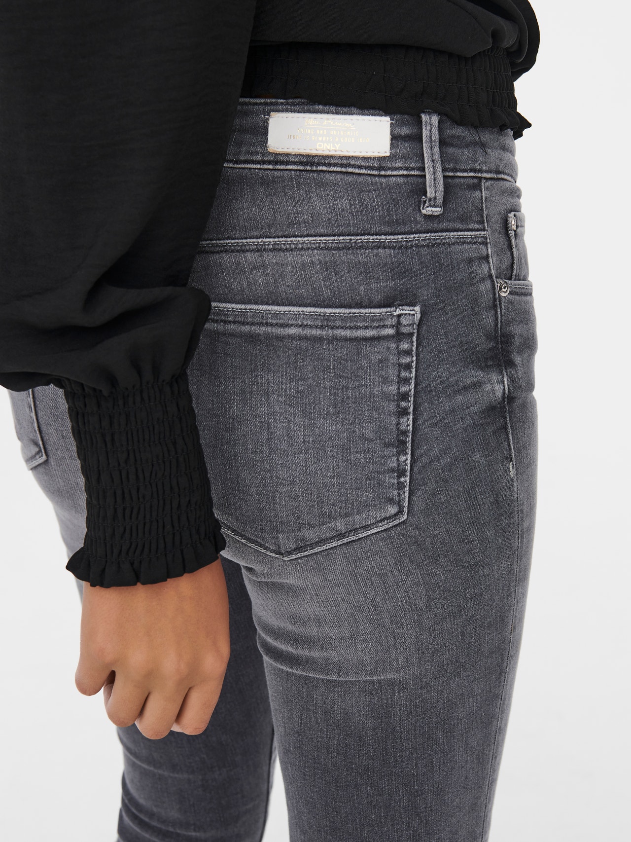 ONLY Izdilis Fit Super zems viduklis Džinsi -Grey Denim - 15235413