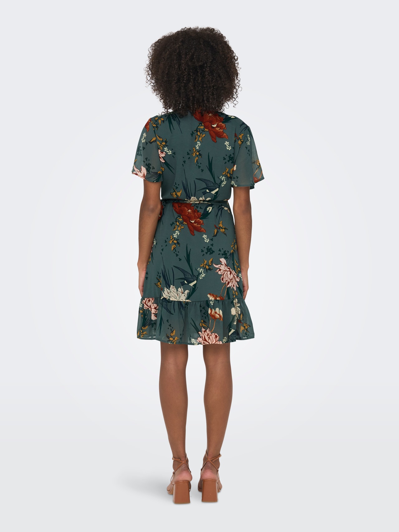 ONLY Normal geschnitten V-Ausschnitt Kurzes Kleid -Balsam Green - 15235761