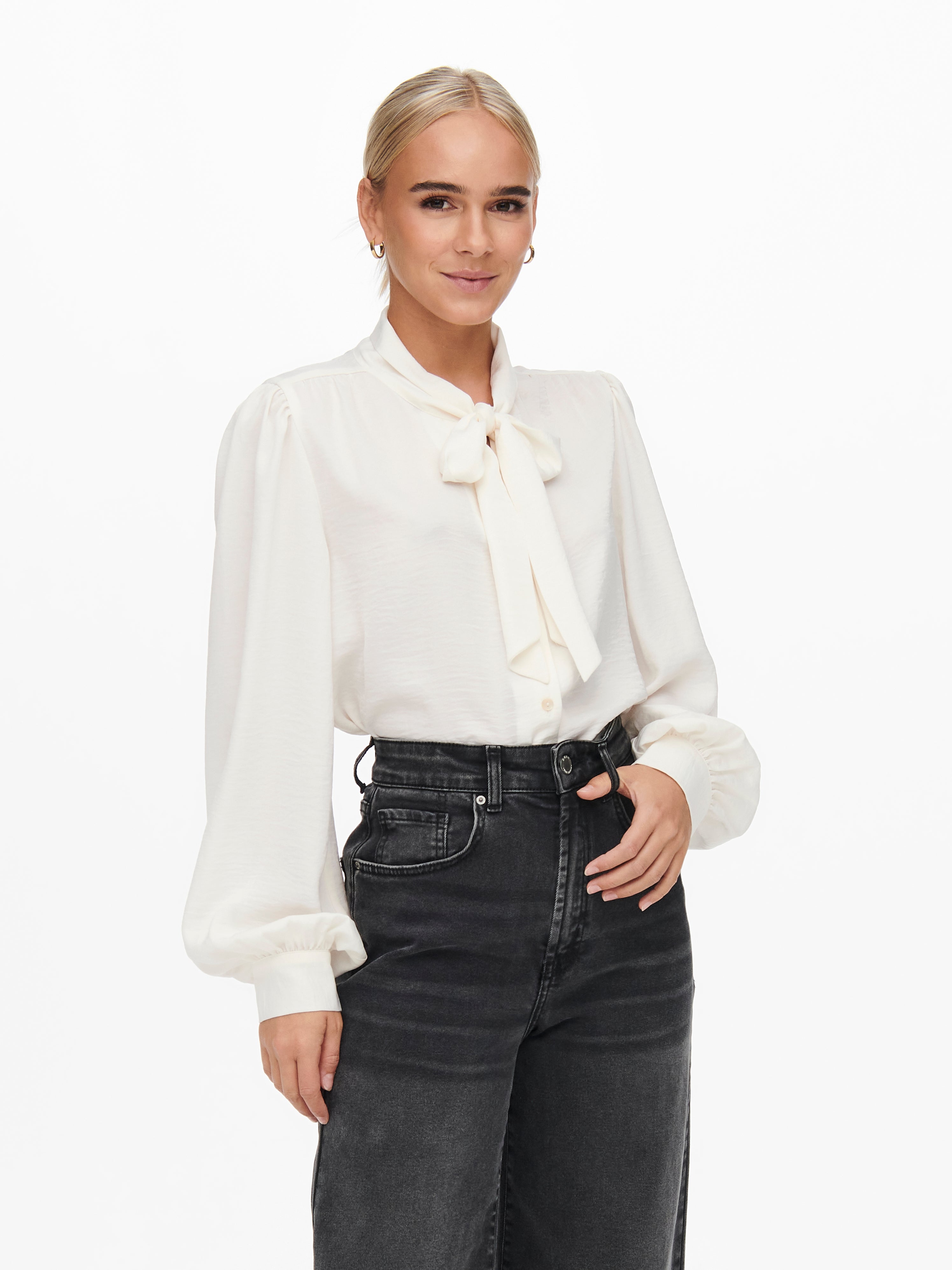 Slim Fit O-Neck Puff sleeves Top | Black | ONLY®