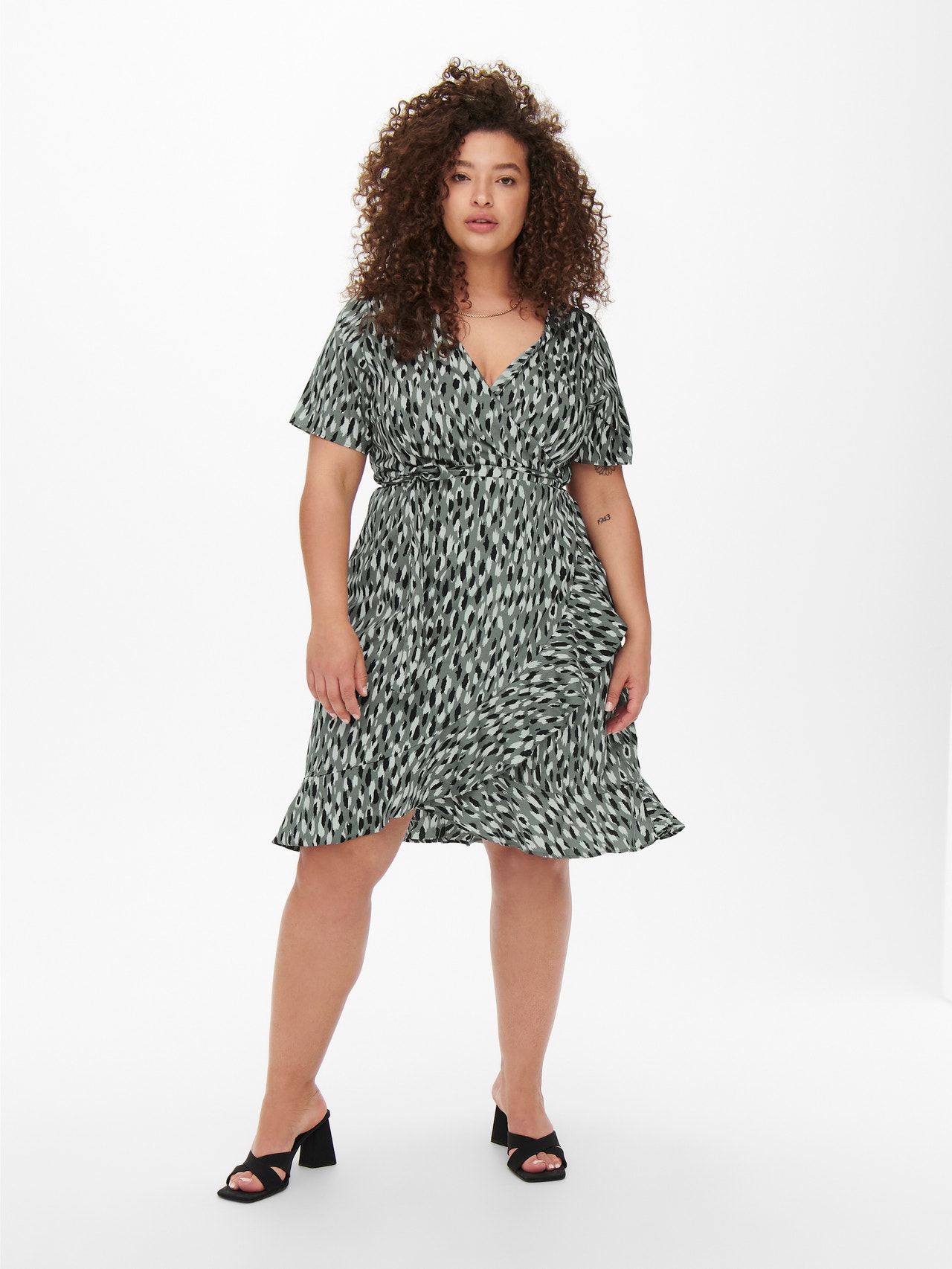 Curvy wrap Dress with 30% | ONLY®