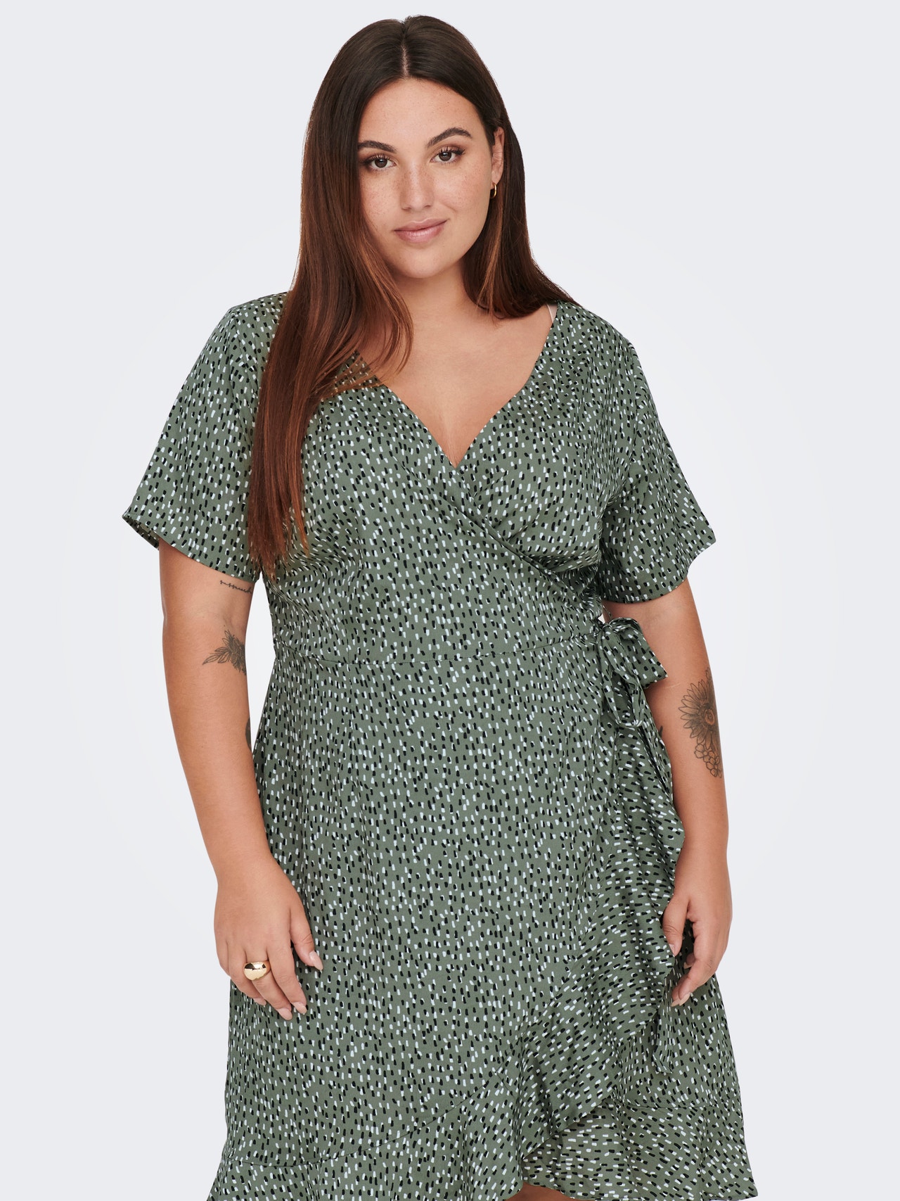 ONLY Normal geschnitten V-Ausschnitt Kurzes Kleid -Balsam Green - 15252210
