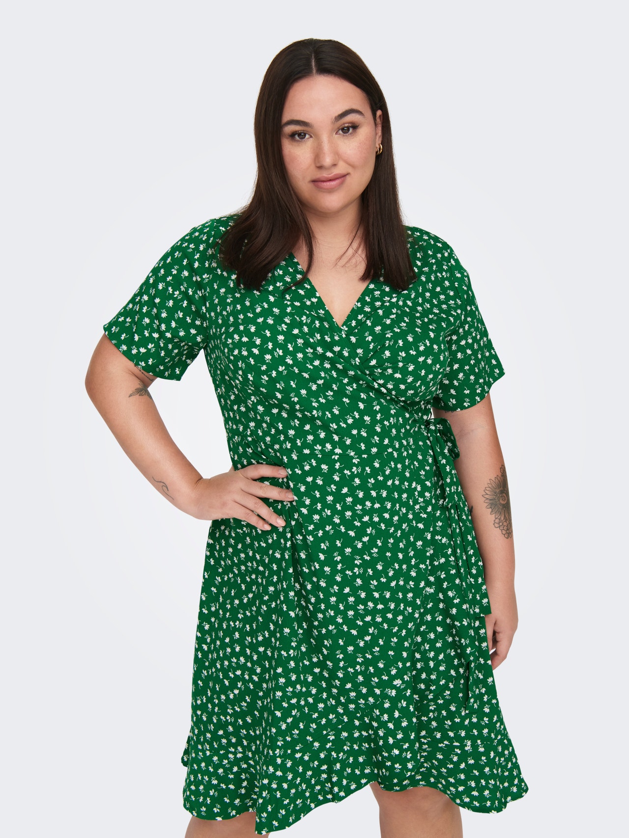 ONLY Normal geschnitten V-Ausschnitt Kurzes Kleid -Verdant Green - 15252210