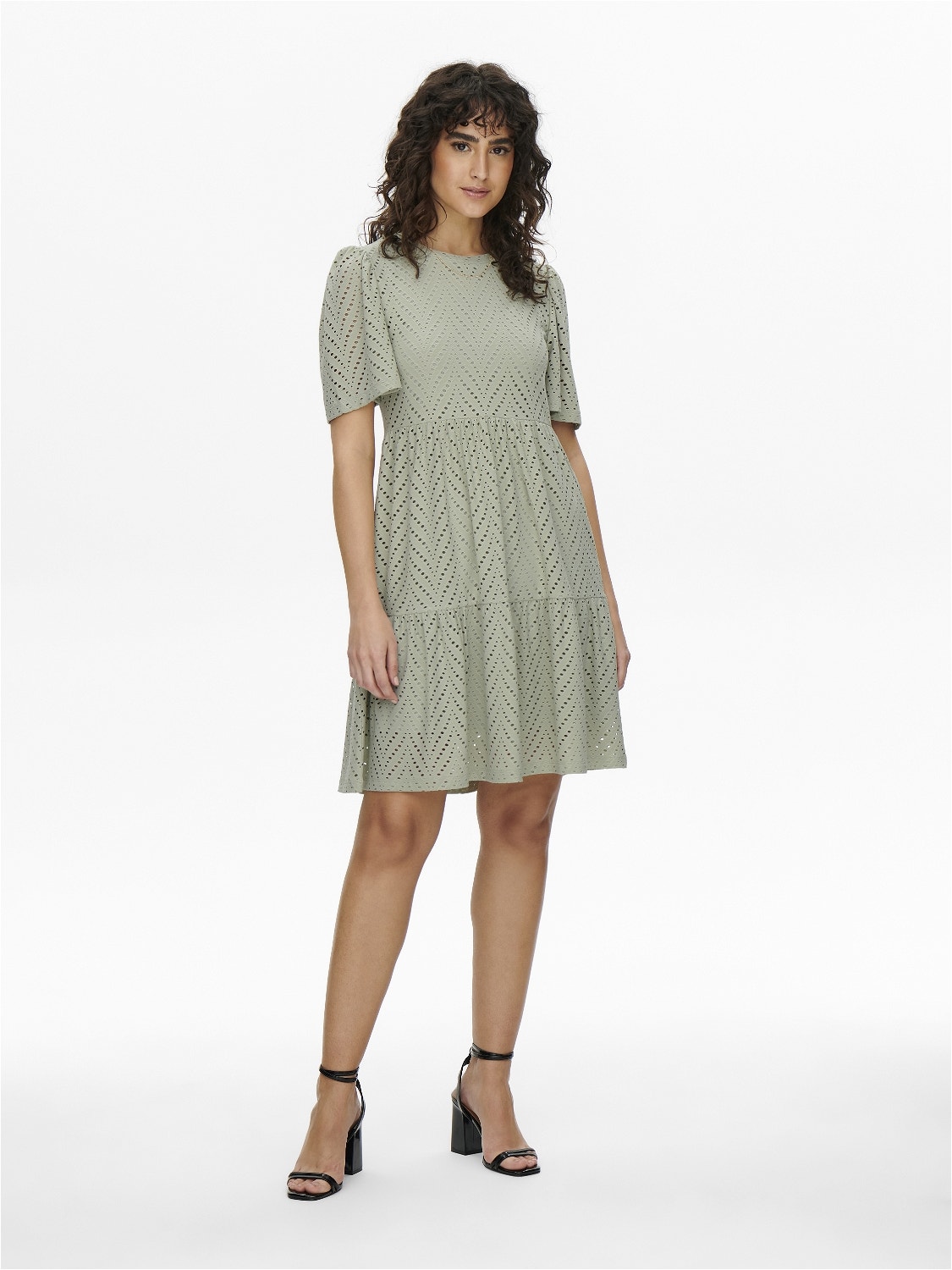 ONLY Broderie anglaise Kortärmad klänning -Desert Sage - 15254680