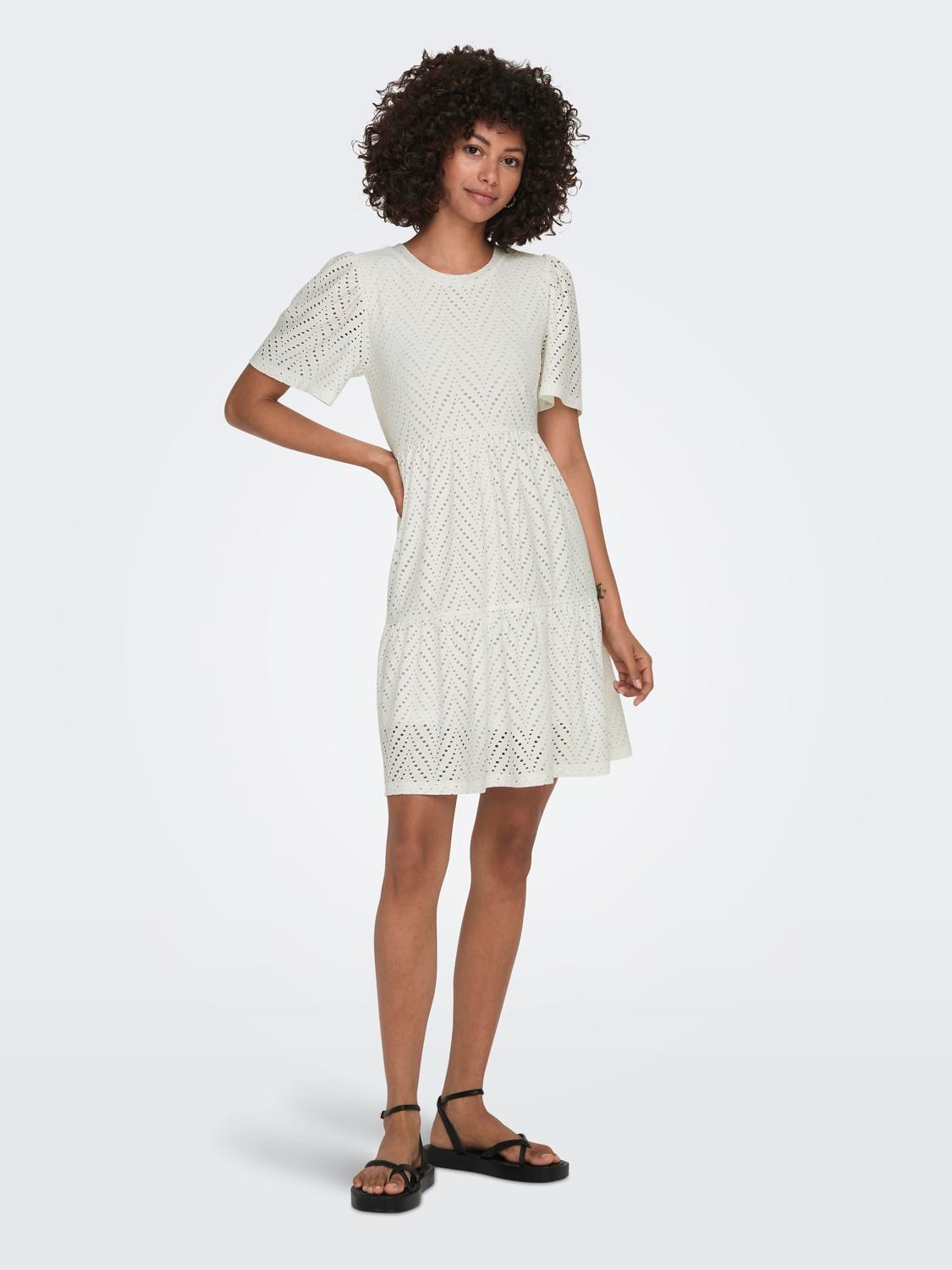 ONLY Broderie Anglaise Kleid mit kurzen Ärmeln -Cloud Dancer - 15254680