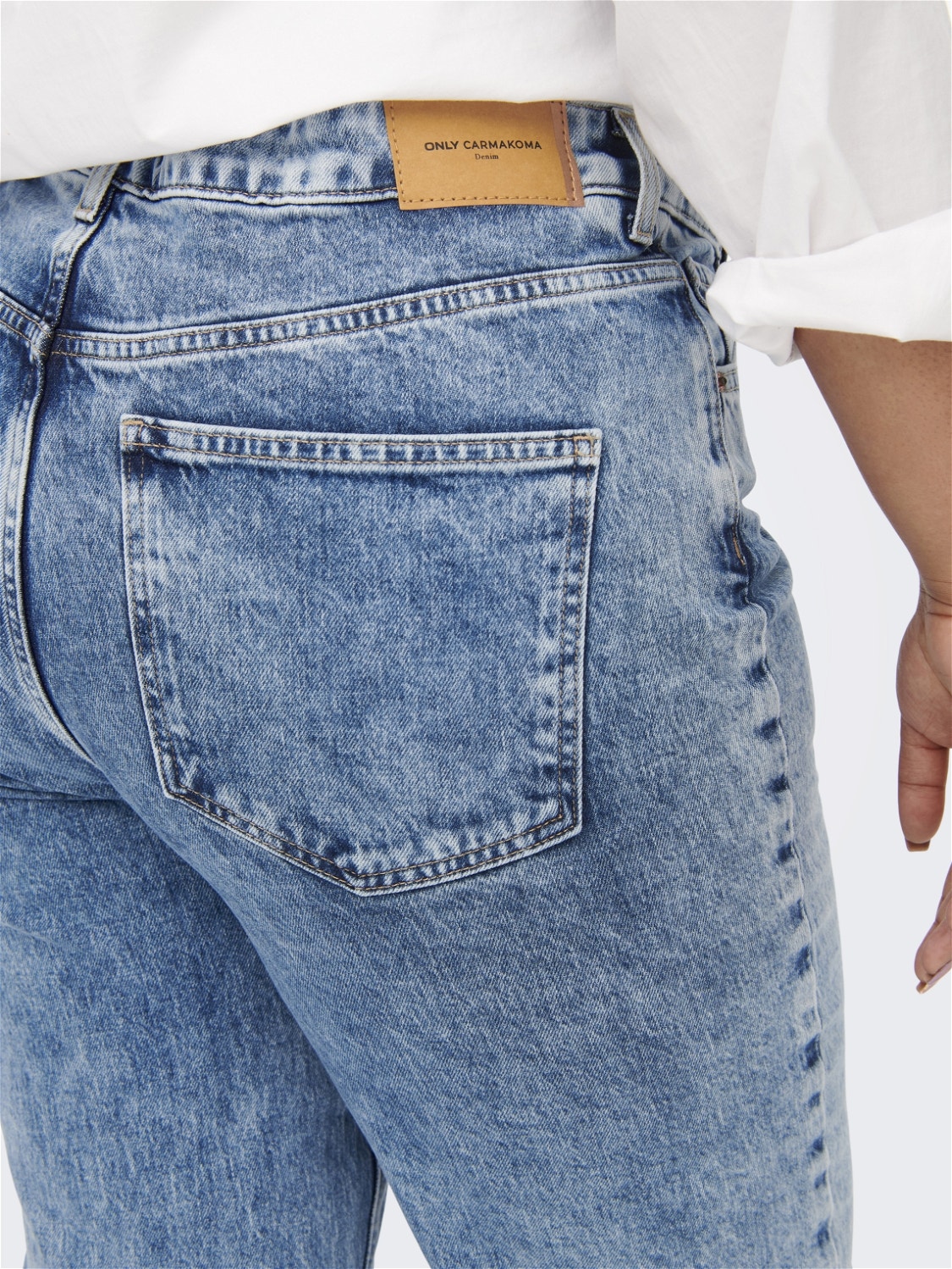 Straight Fit High waist Curve Jeans with 30% discount! | ONLY®