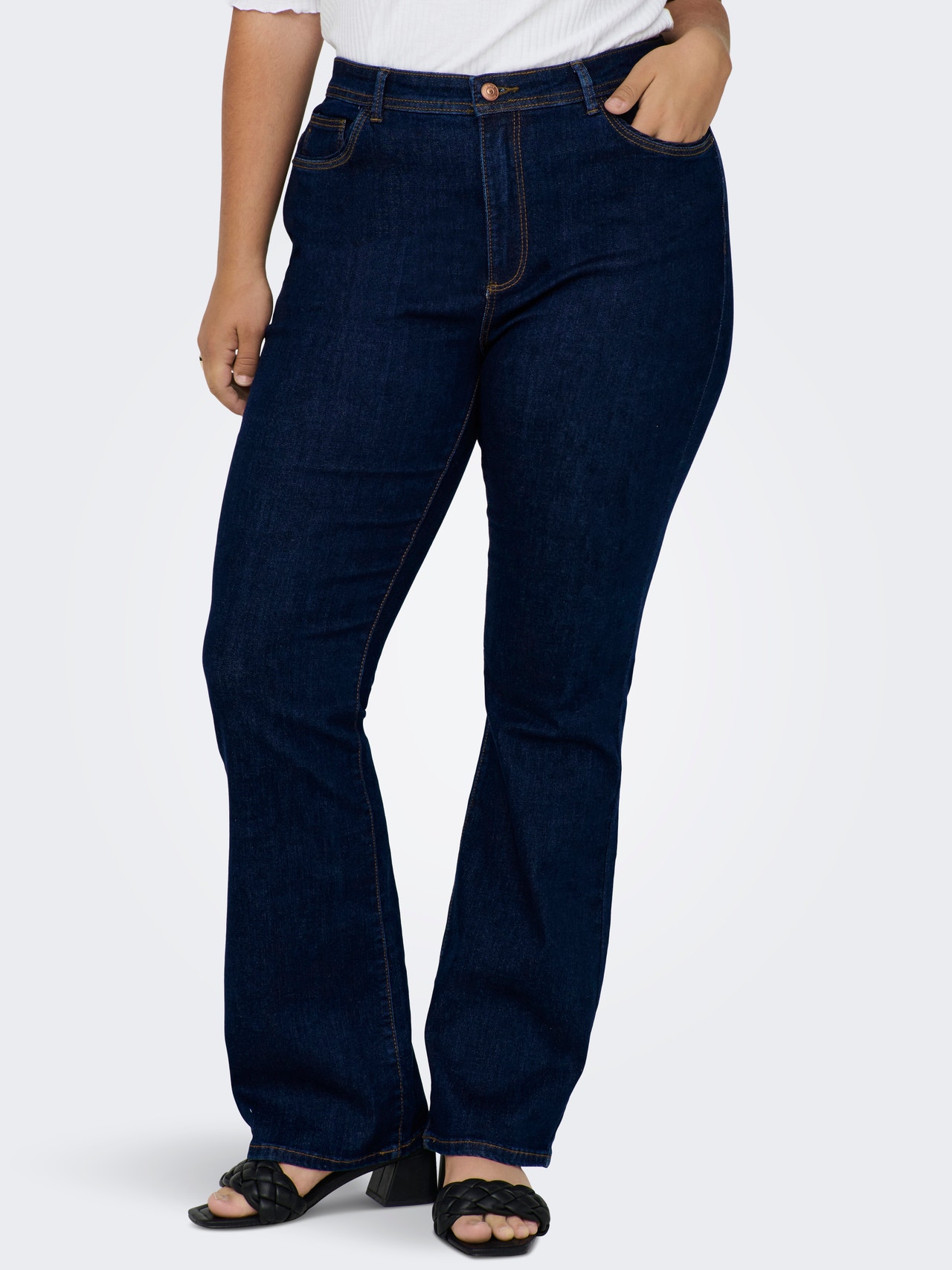 ONLY Carmakoma CARSALLY FLARE - Bootcut Jeans - Light Medium Blue Denim Ona21n0et K11 ONLY Carmakoma CARSALLY FLARE - Bootcut Jeans - Light Medium Blue Denim Ona21n0et K11