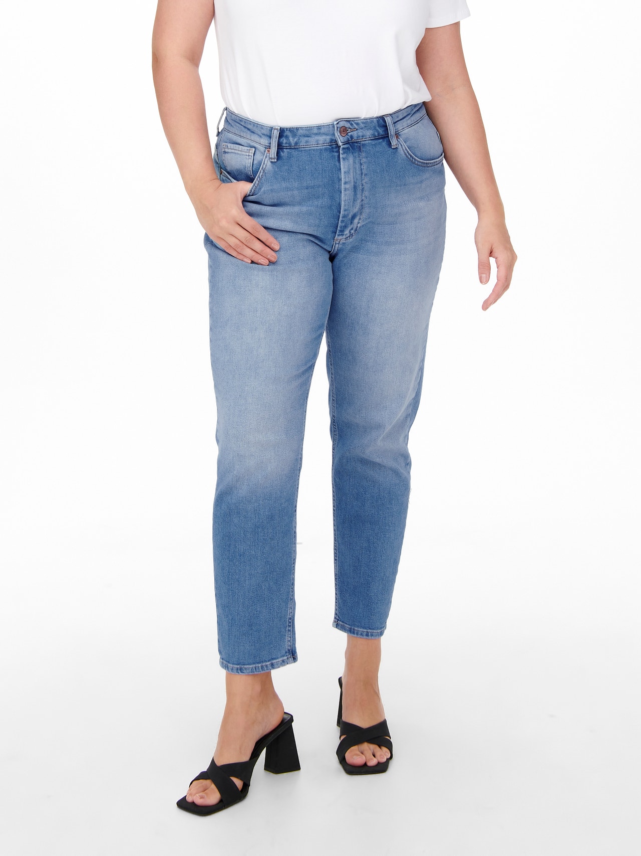 ONLY CAREneda hög midja mom-jeans -Light Blue Denim - 15266398