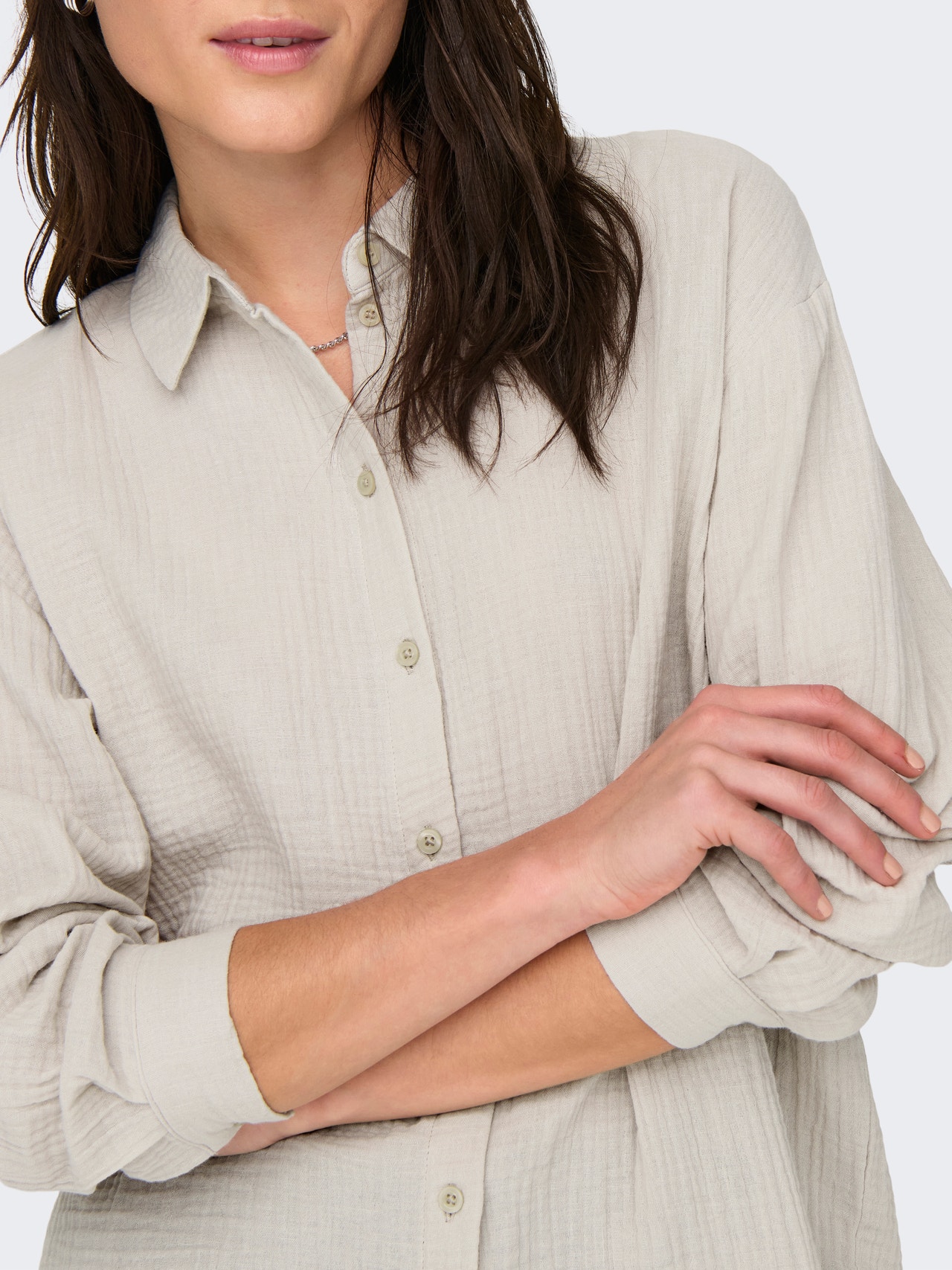 ONLY Normal geschnitten Hemdkragen Ärmelbündchen mit Knopf Voluminöser Armschnitt Hemd -Silver Lining - 15271018