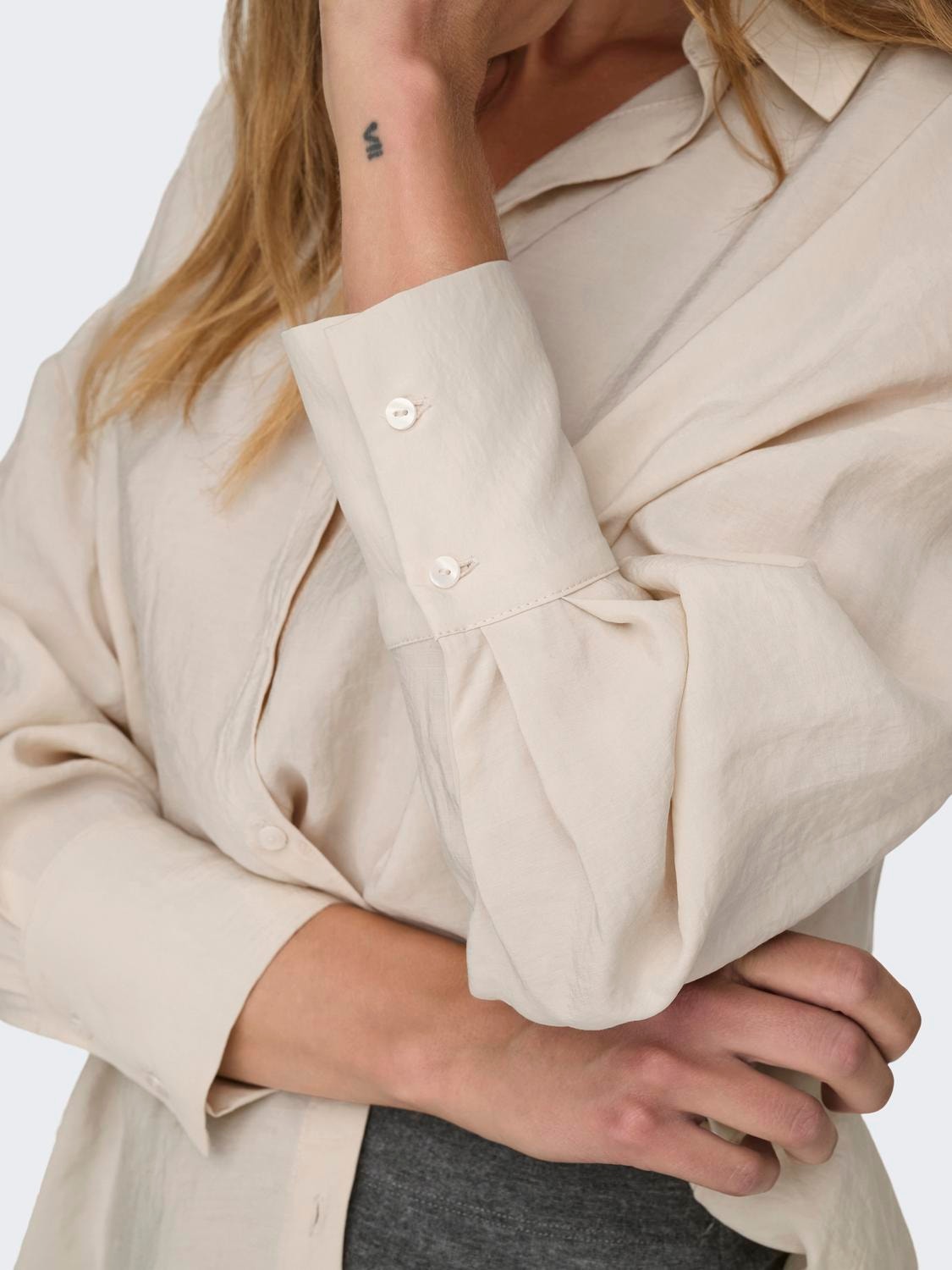 ONLY Chemises Oversize Fit Col chemise Poignets boutonnés Épaules tombantes -Antique White - 15272523