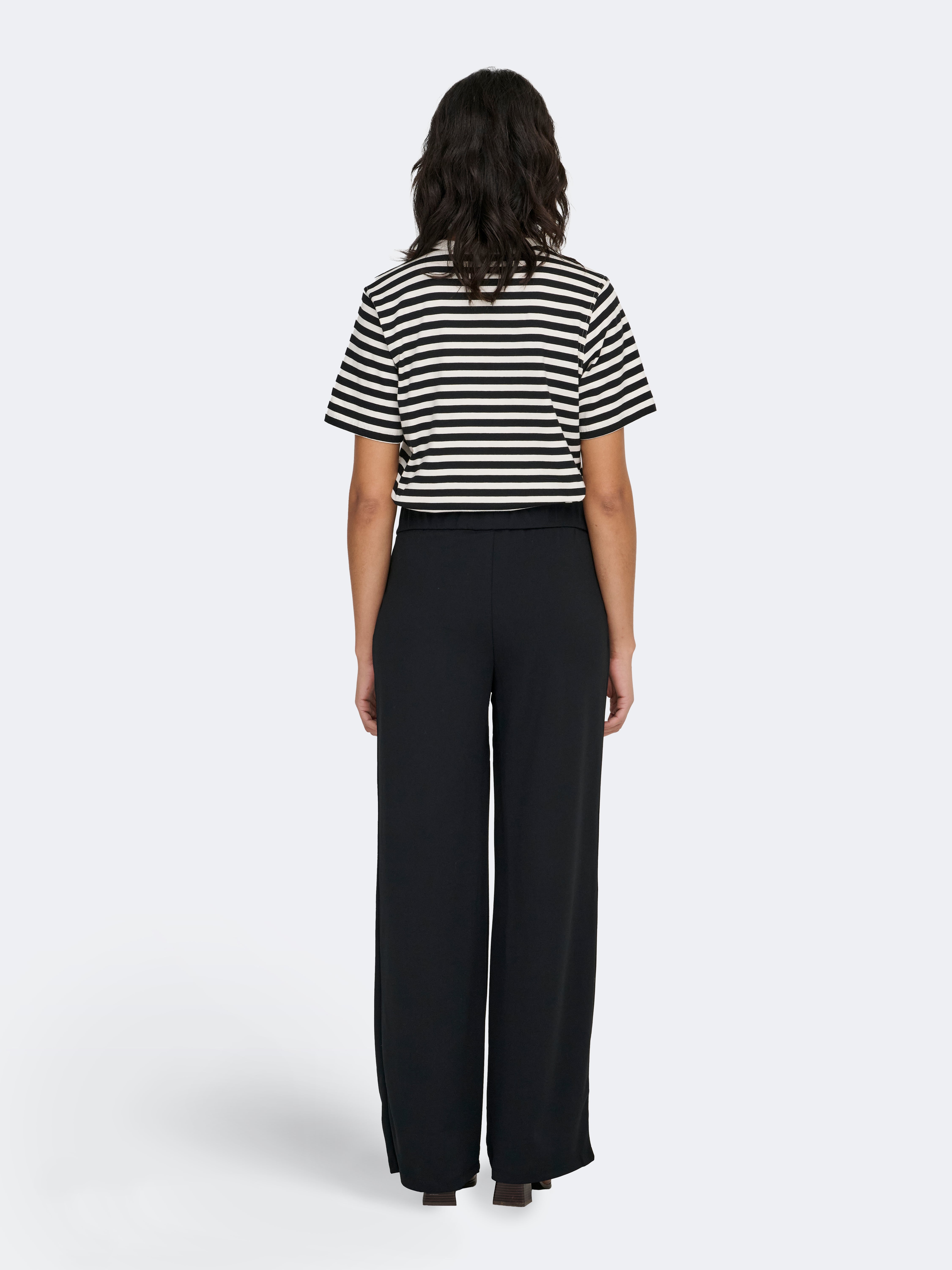 ONLSANIA Regular Fit Trousers | Black | ONLY® 