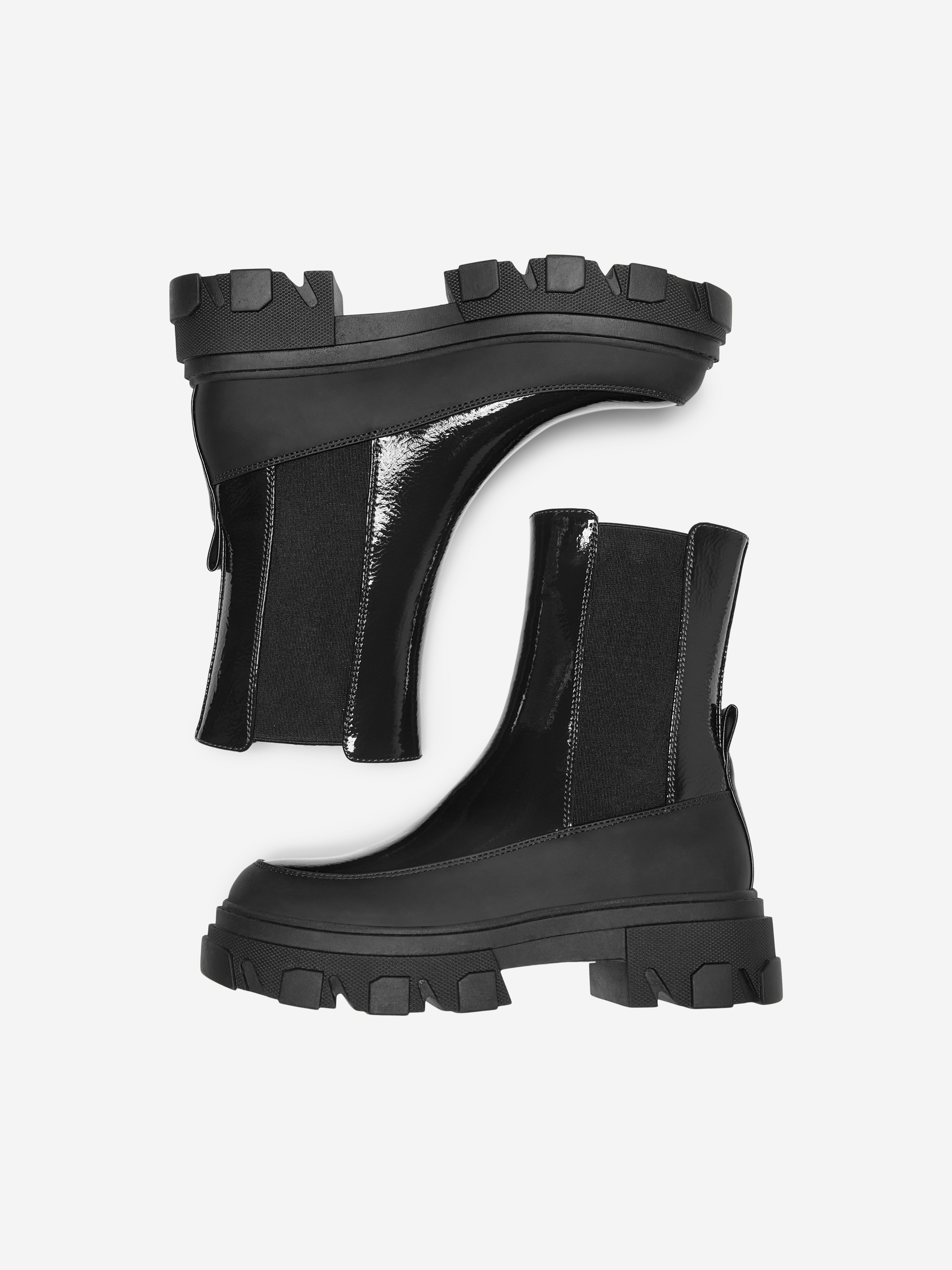 Chunky Boots Black ONLY