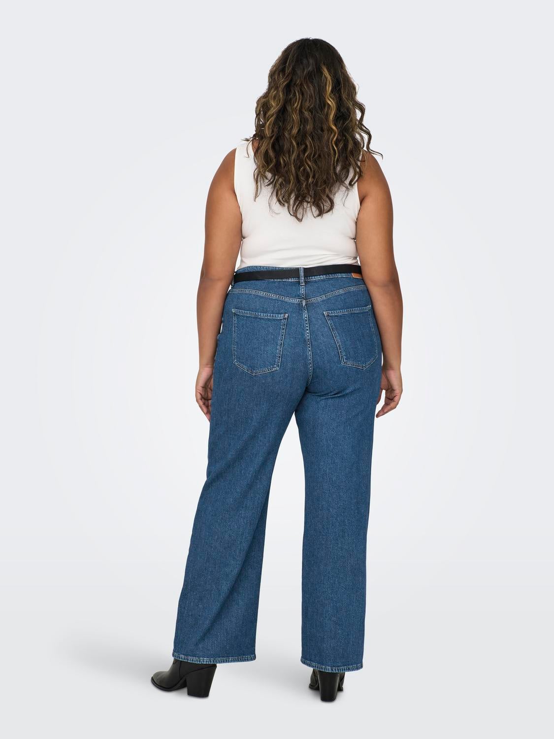 High waisted jeans with belt outlet loops