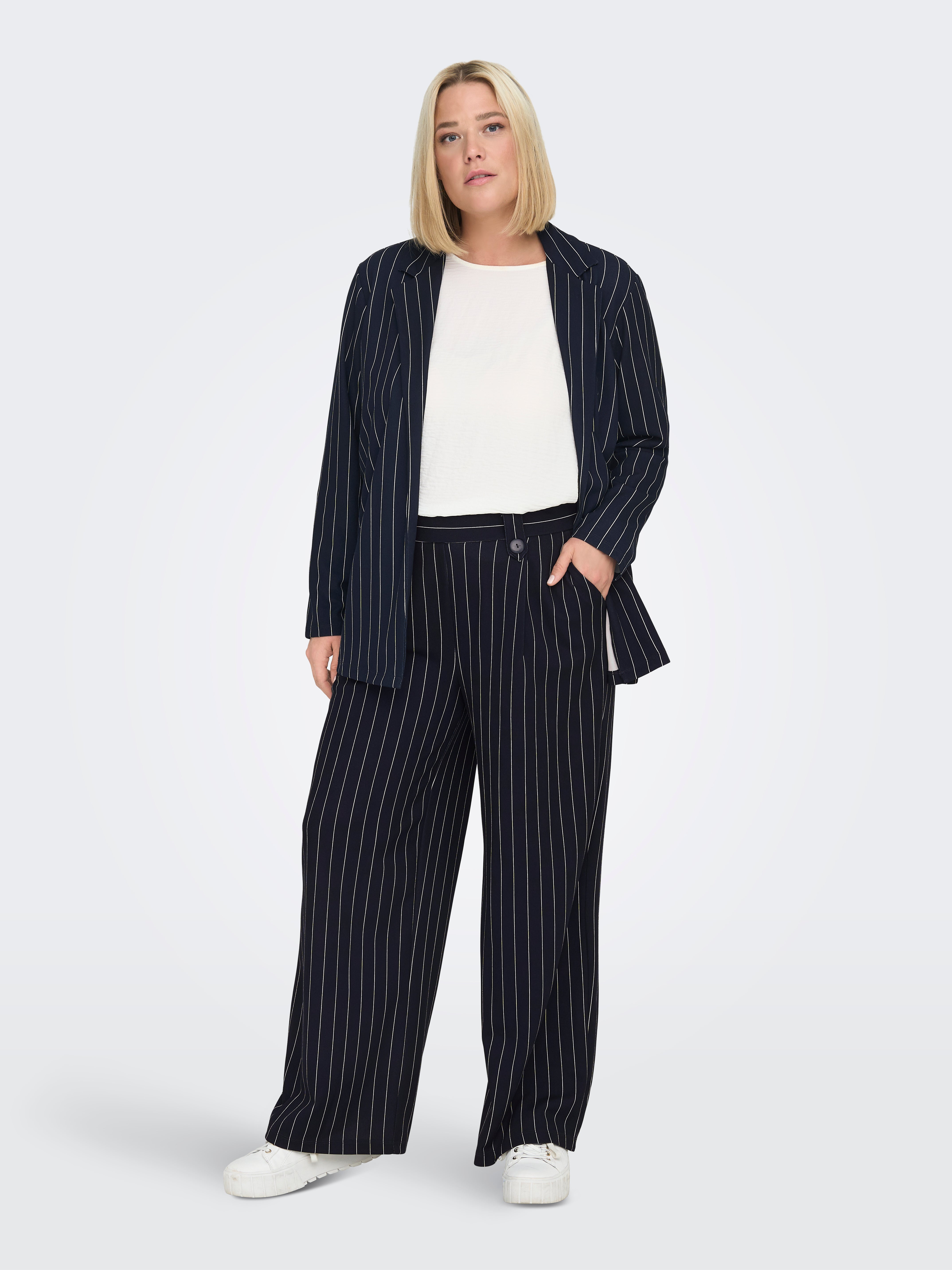 Curvy striped trousers