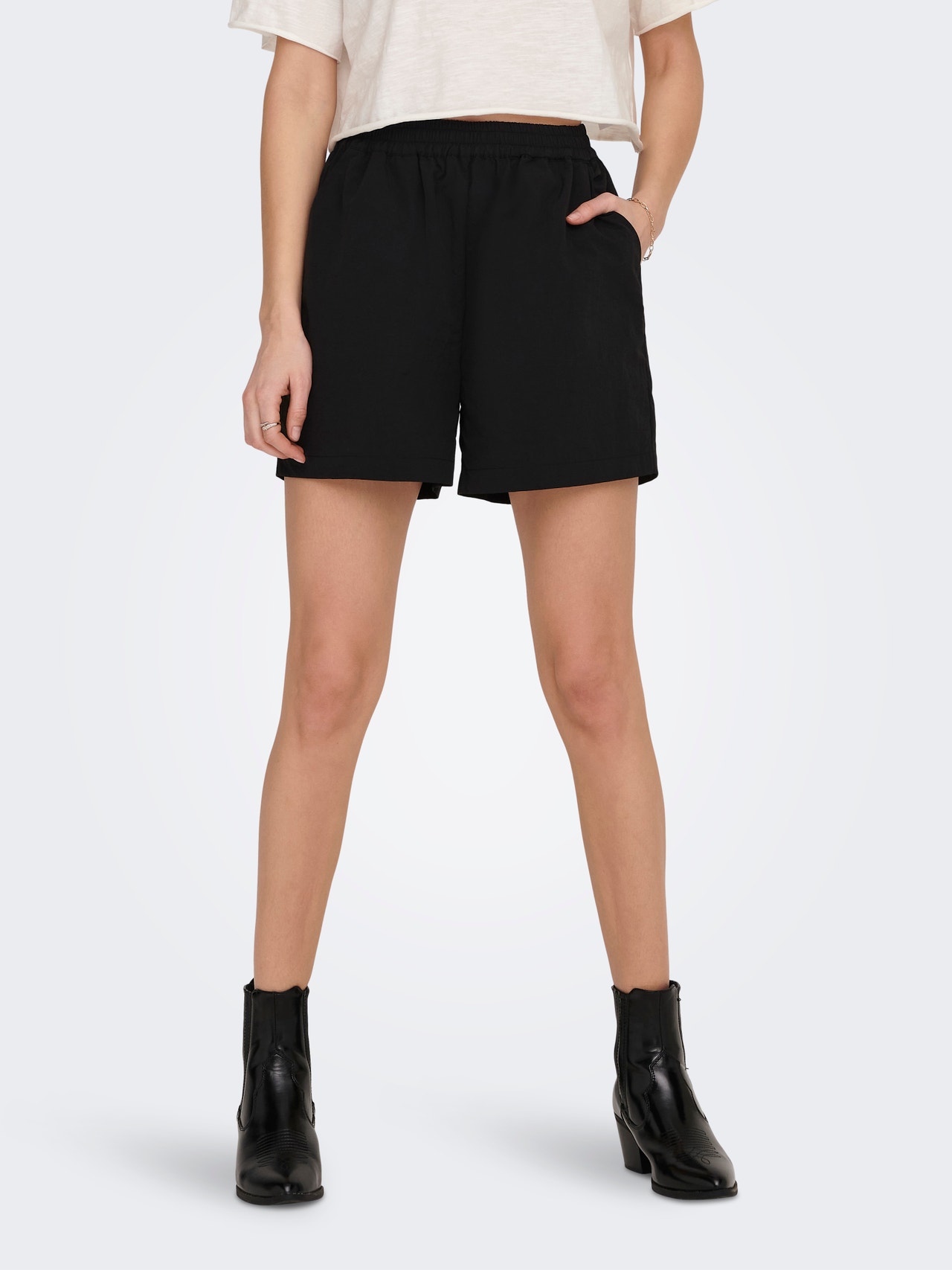 ONLY ONLKARIN Mid waist Loose Fit Training shorts -Black - 15287527