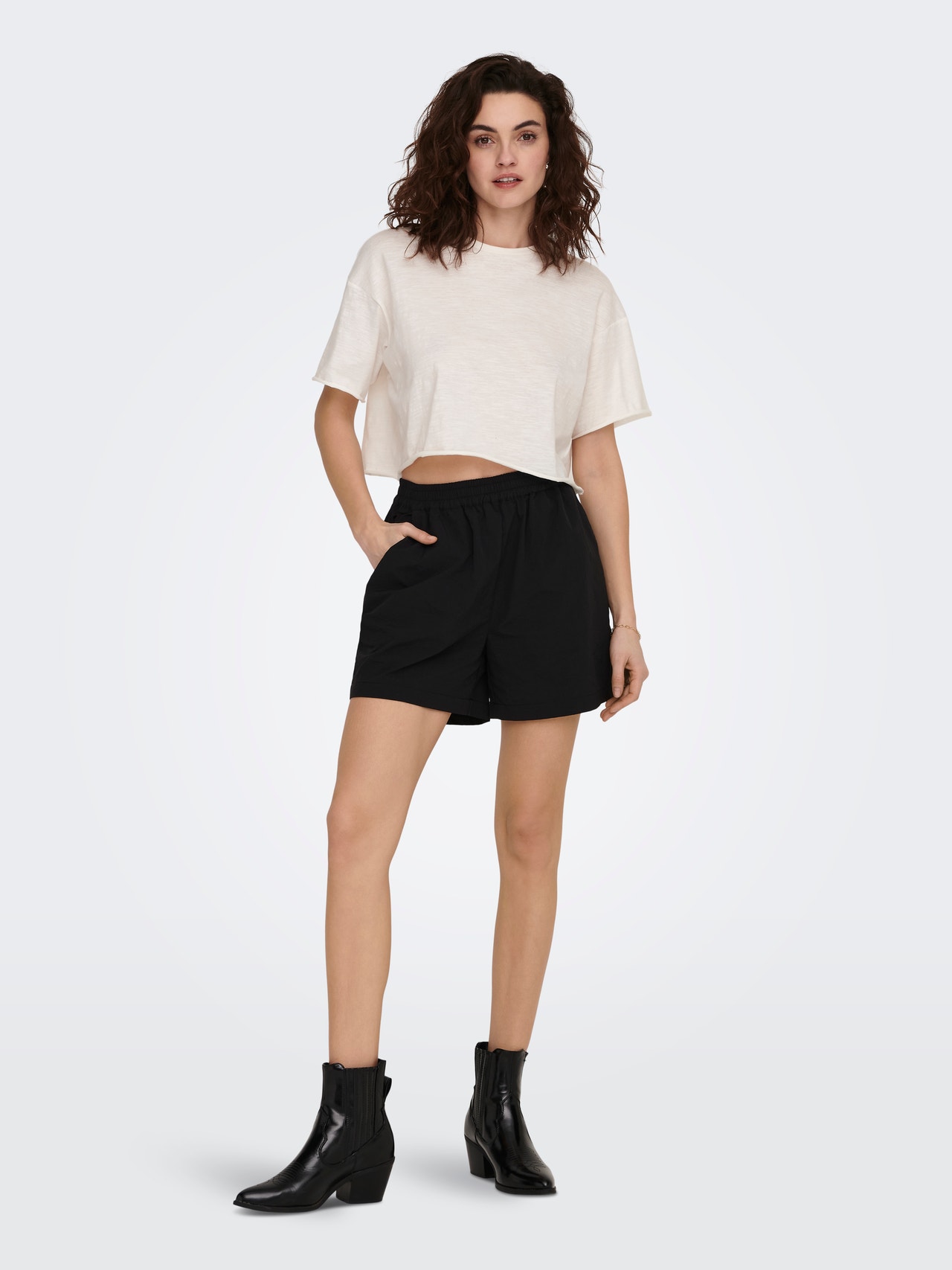 ONLY ONLKARIN Mid waist Loose Fit Training shorts -Black - 15287527