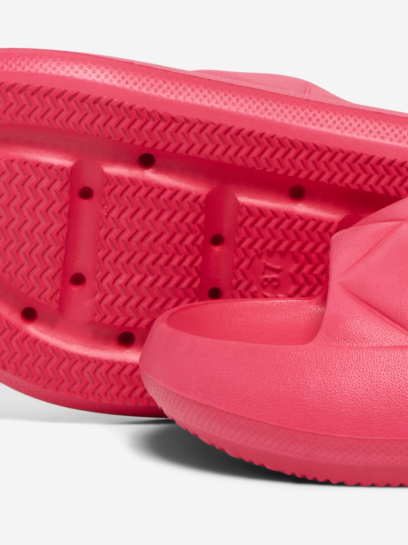 Thumbnail - Onlmave-1 Slipper