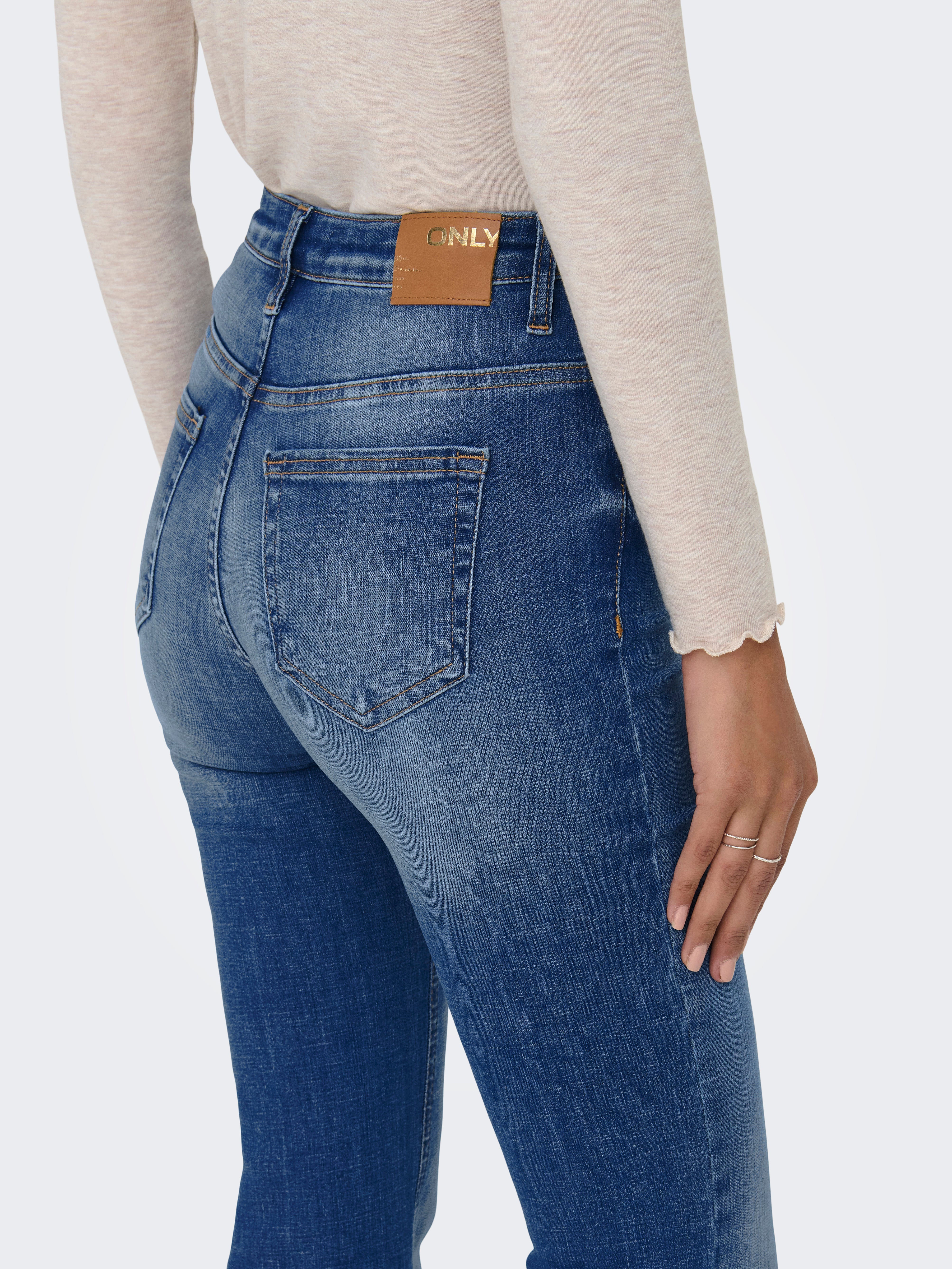ONLHELLA High waist Retro Flared Fit Jeans | Medium Blue | ONLY® 