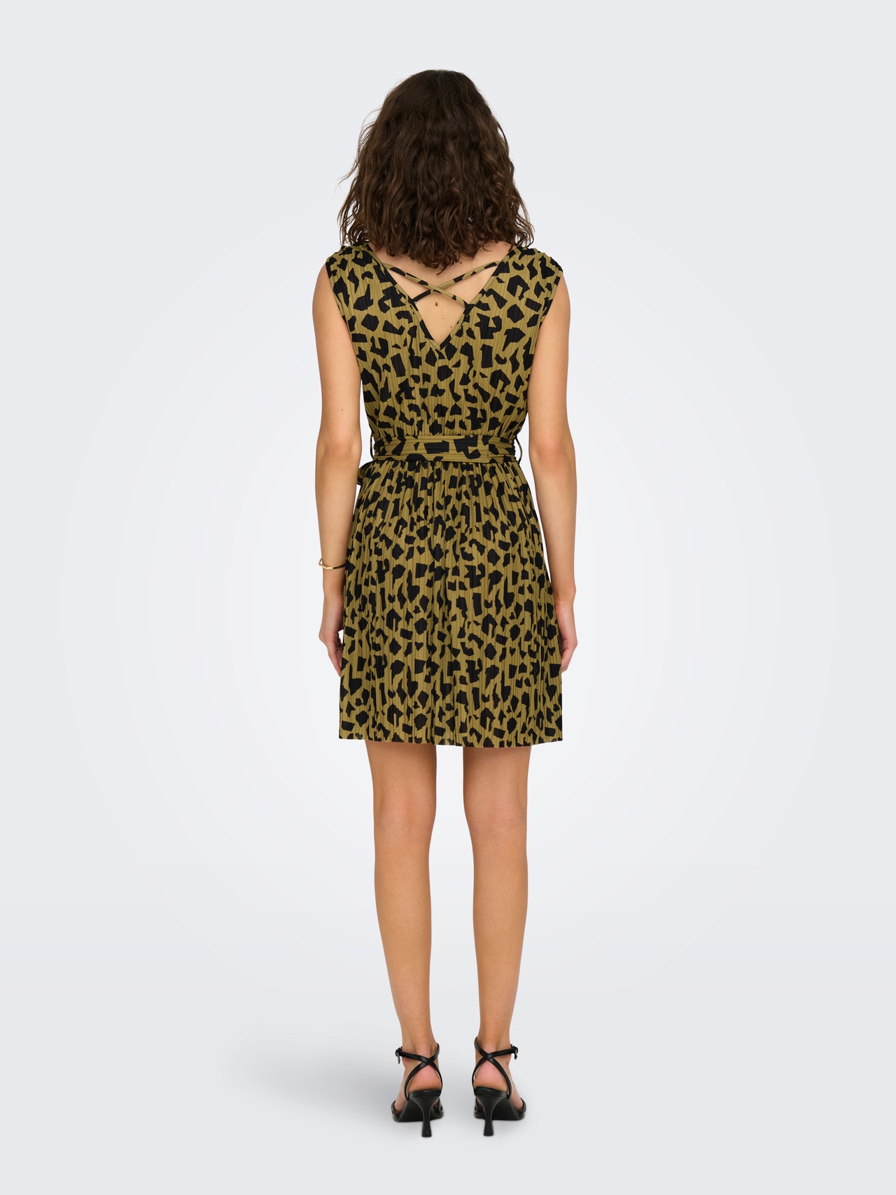 ONLY Normal geschnitten V-Ausschnitt Kurzes Kleid -Black - 15295326