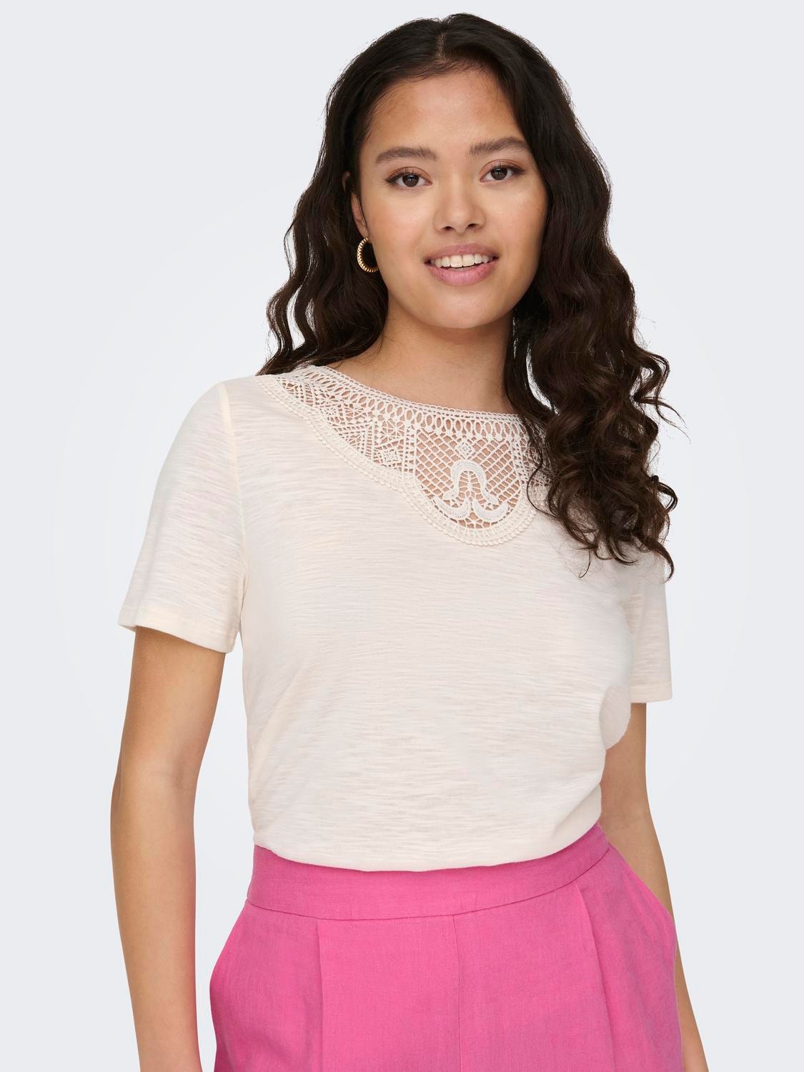 ONLY o-neck top with lace detail -Cloud Dancer - 15296235