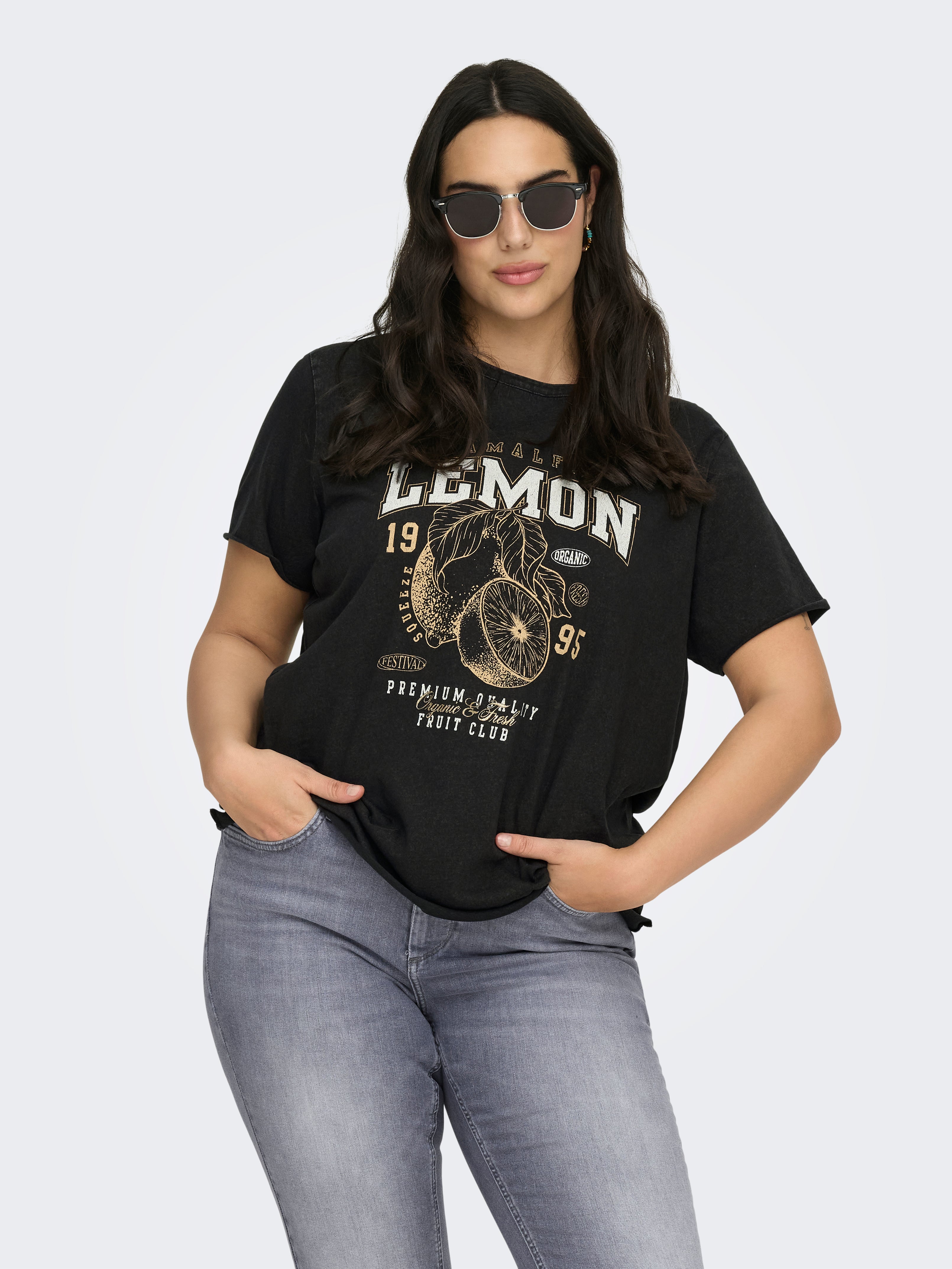 CARNICKY S/S V-NECK REG TEE JRS | Only Carmakoma | MORE Fashion CARNICKY S/S V-NECK REG TEE JRS | Only Carmakoma | MORE Fashion