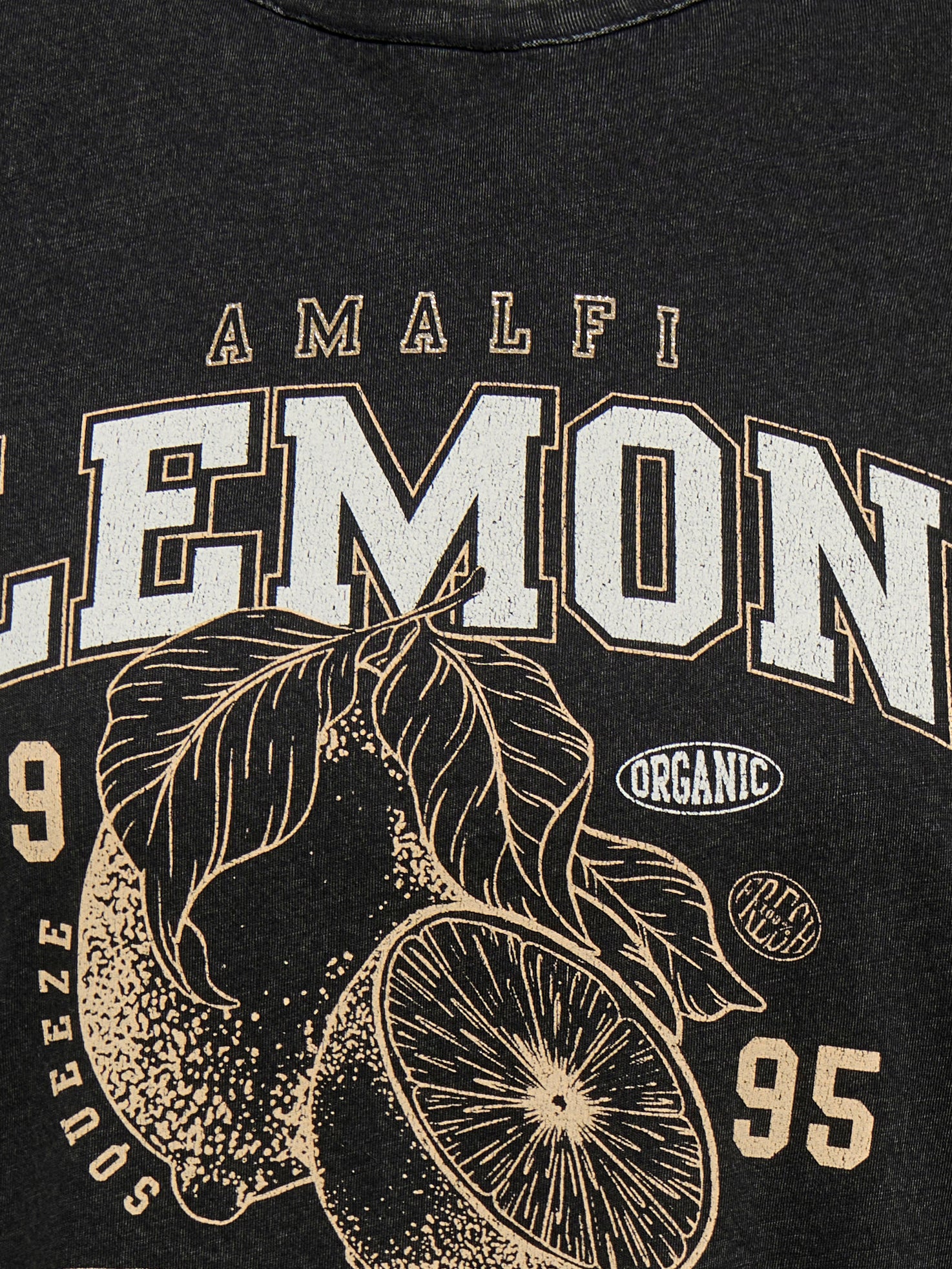 Thumbnail - Carlucy T-shirt