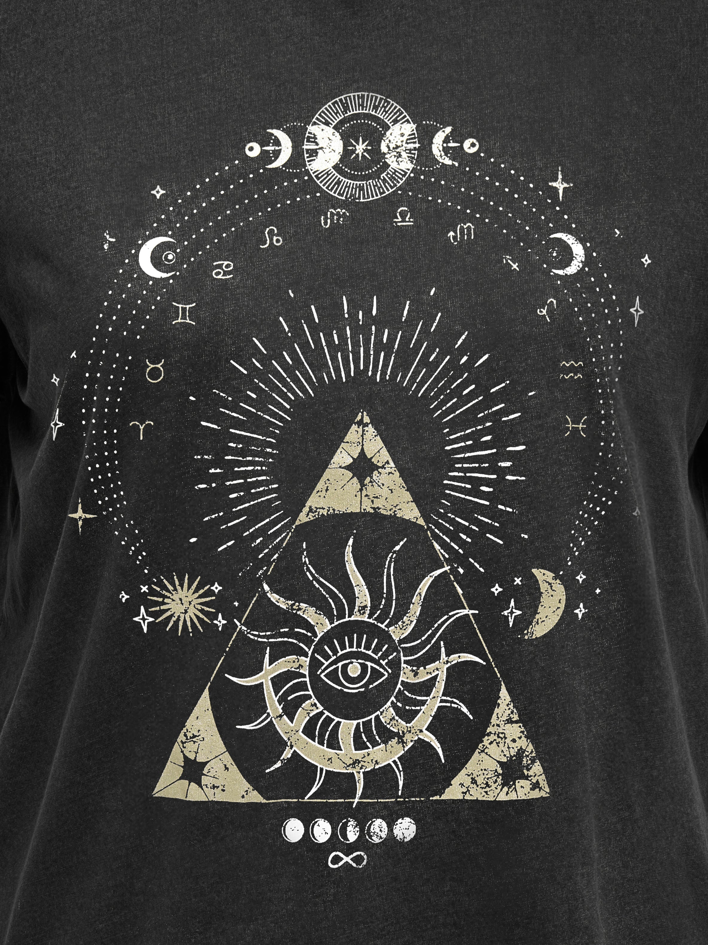 Thumbnail - Carlucy T-shirt