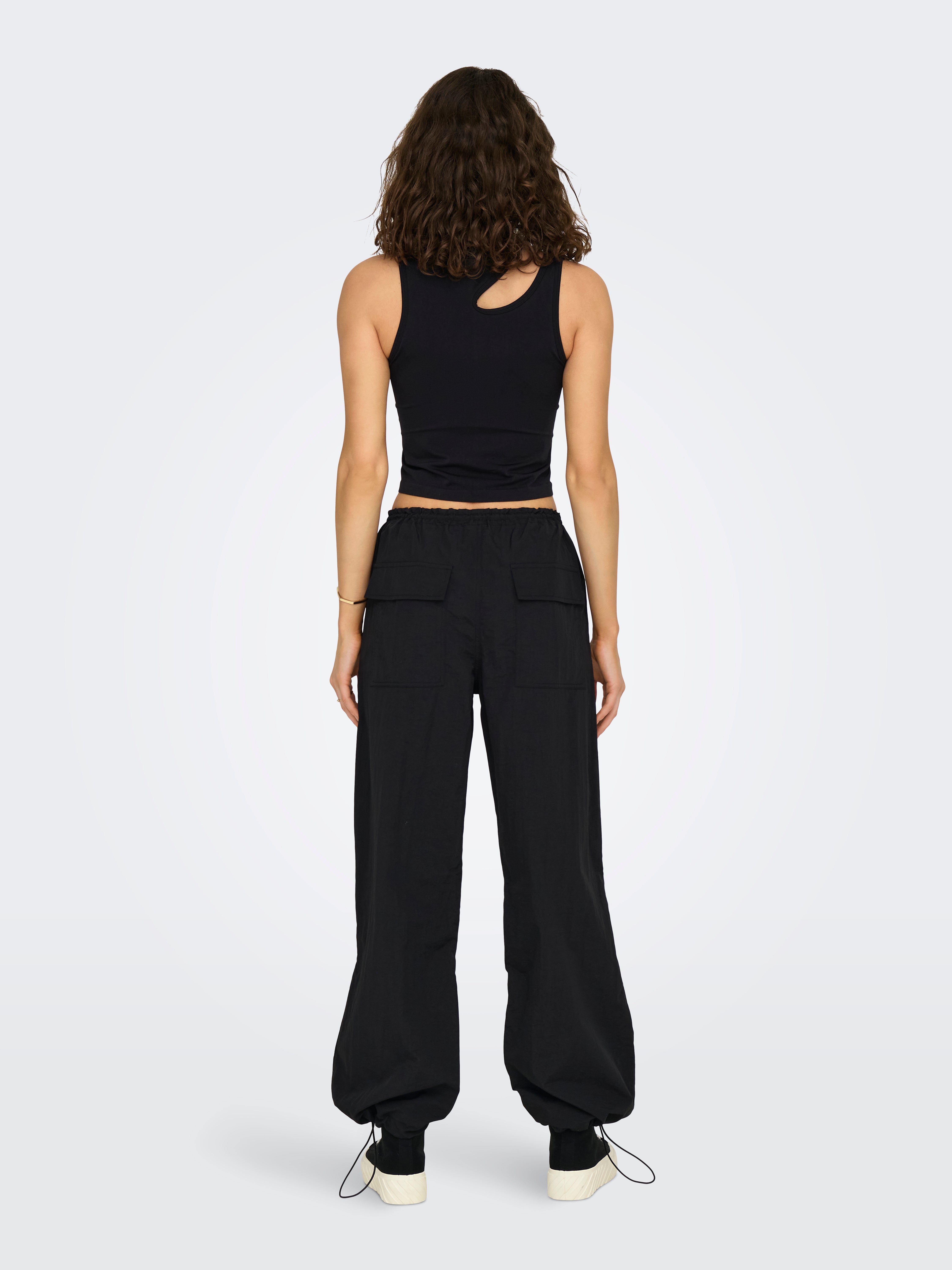40% Rabatt auf ONLECHO Mittlere Taille Gerade geschnitten Hose | ONLY®