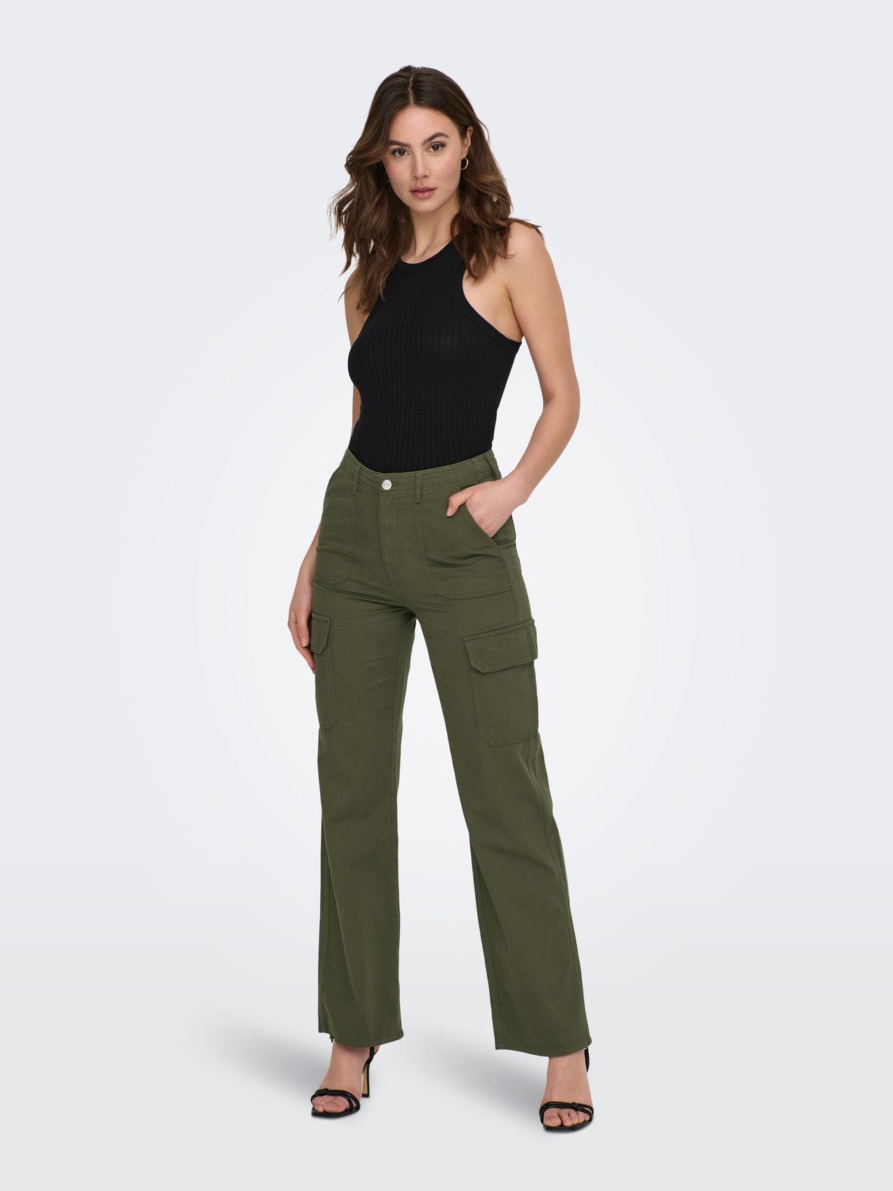 https://images.only.com/15300808/4295998/005/only-highwaistedcargotrousers-green.jpg?v=a4a693d7a85e02ee067ca3269dbf17e3&format=webp&width=1280&quality=90&key=25-0-3