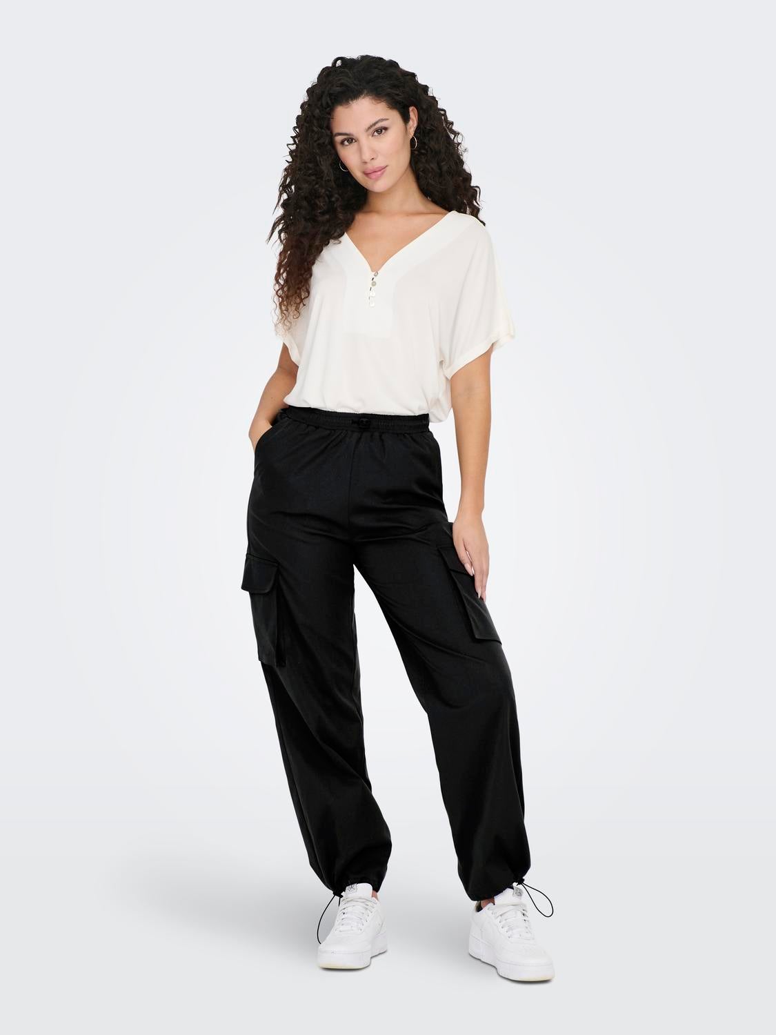 VMKIMBERLY High rise Cargo Trousers | Black | Vero Moda®