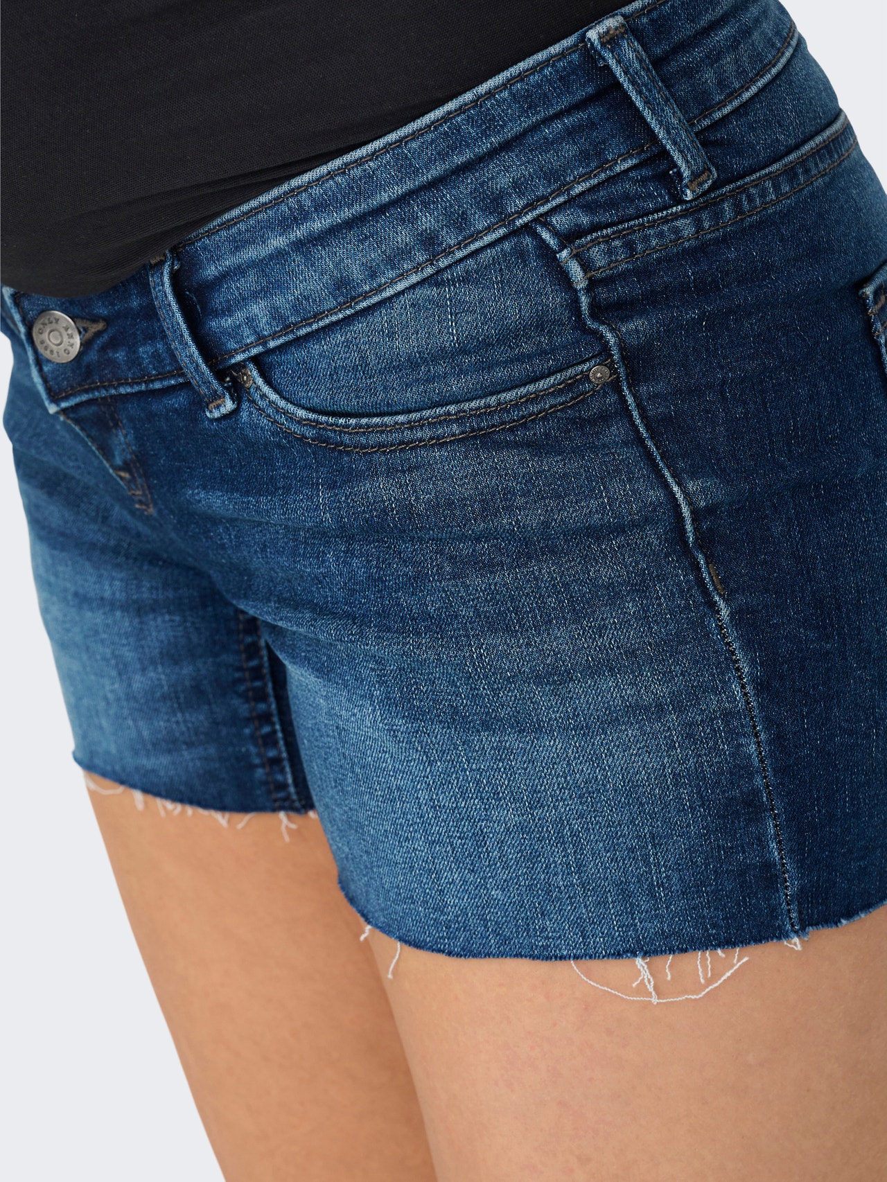 ONLY Regular Fit Mid waist Raw hems Maternity Shorts -Dark Blue Denim - 15302617