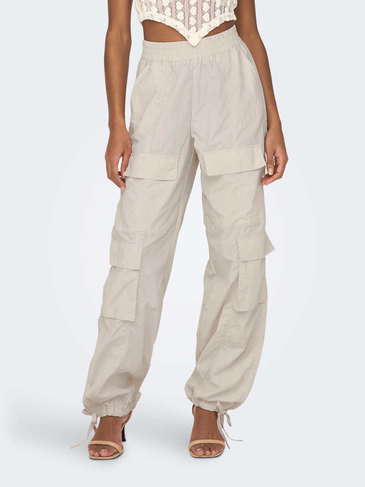ONLY Mid waist CARGO PARACHUTE PANT -Pumice Stone - 15302732