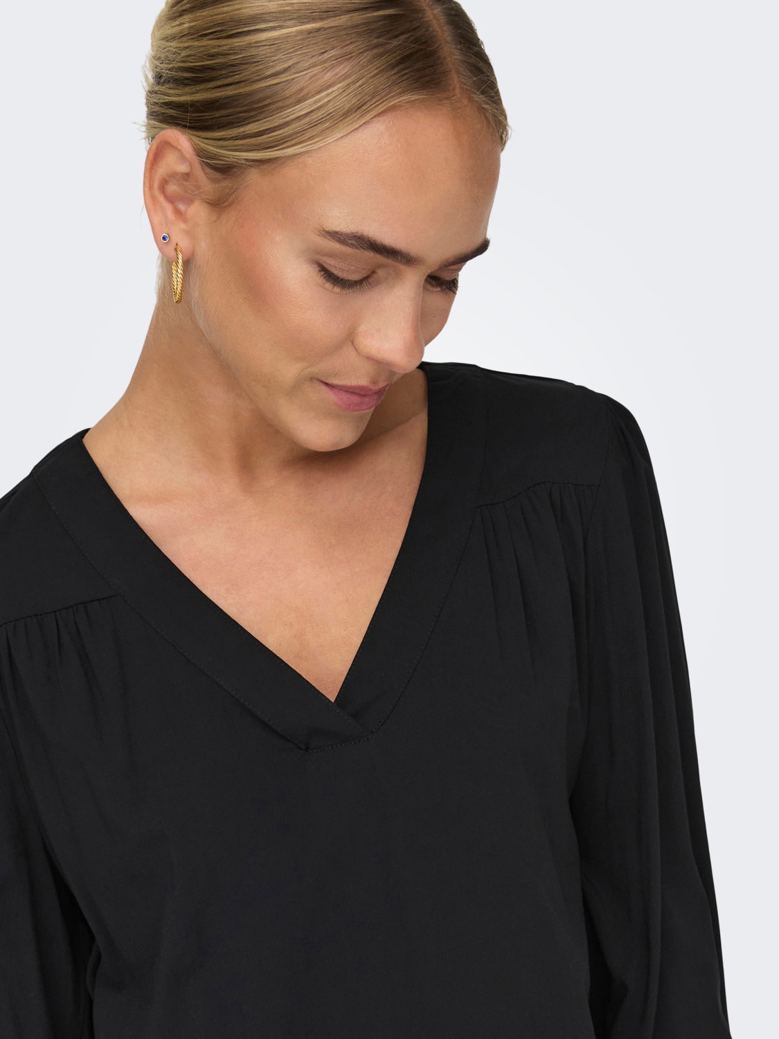 ONLY V-neck top with balloon sleeves -Black - 15303748
