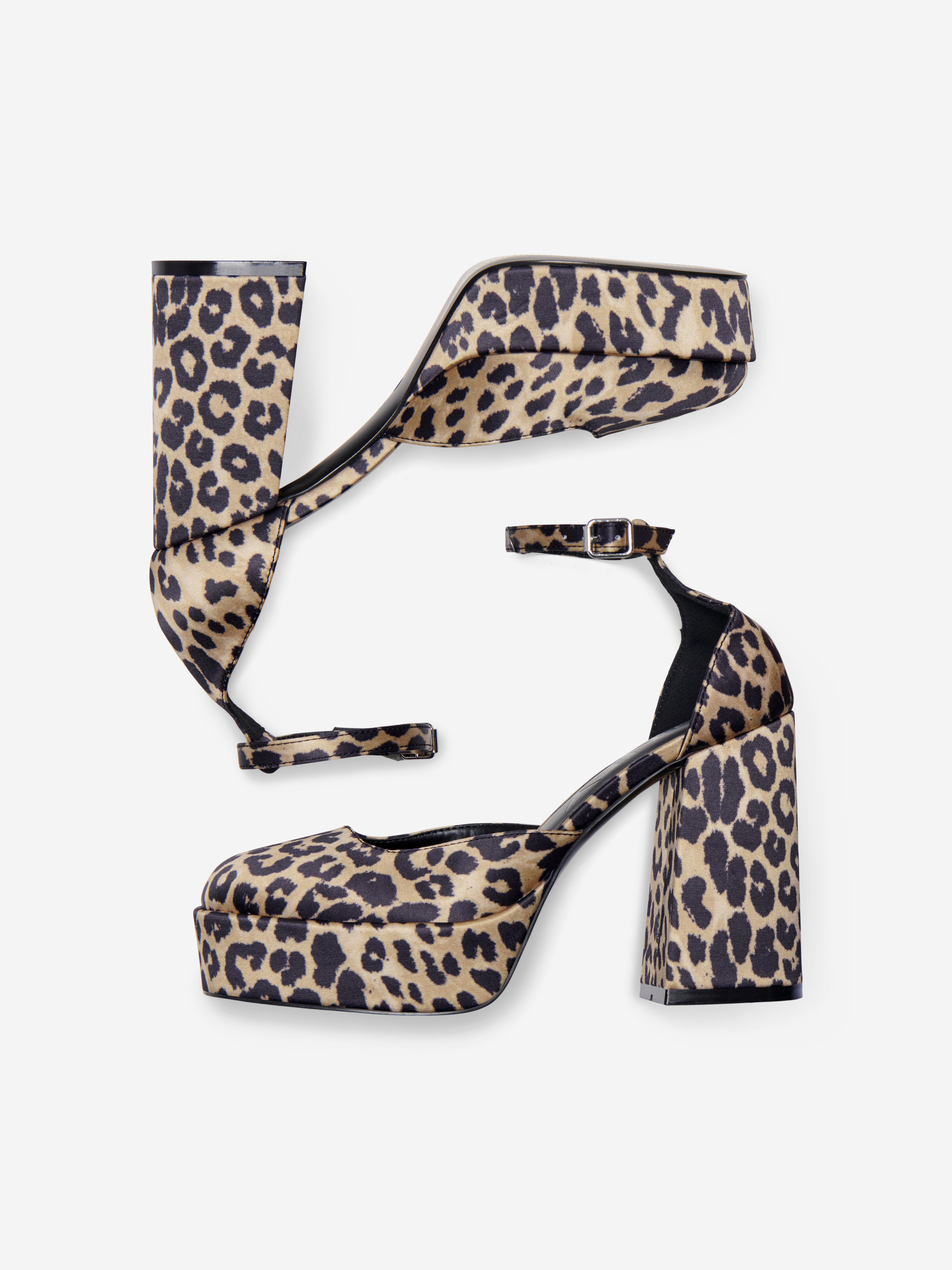 Leopard round clearance toe pumps