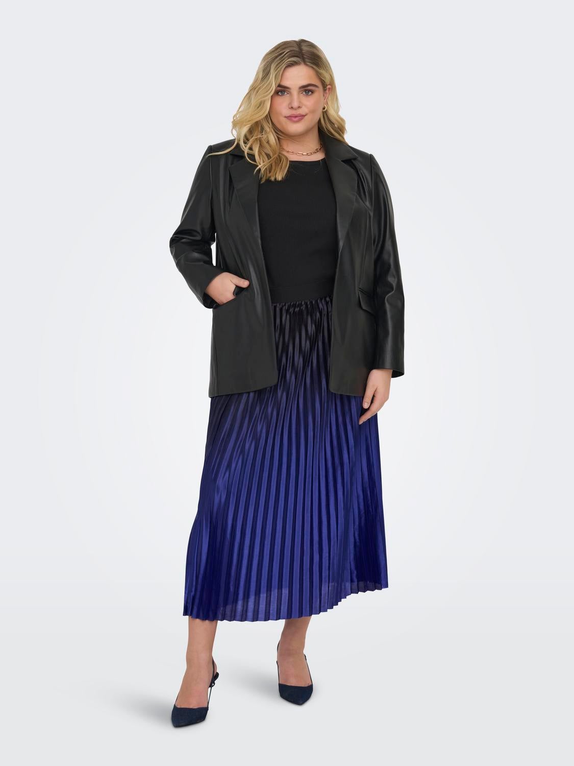 Pleated midi outlet skirt curve